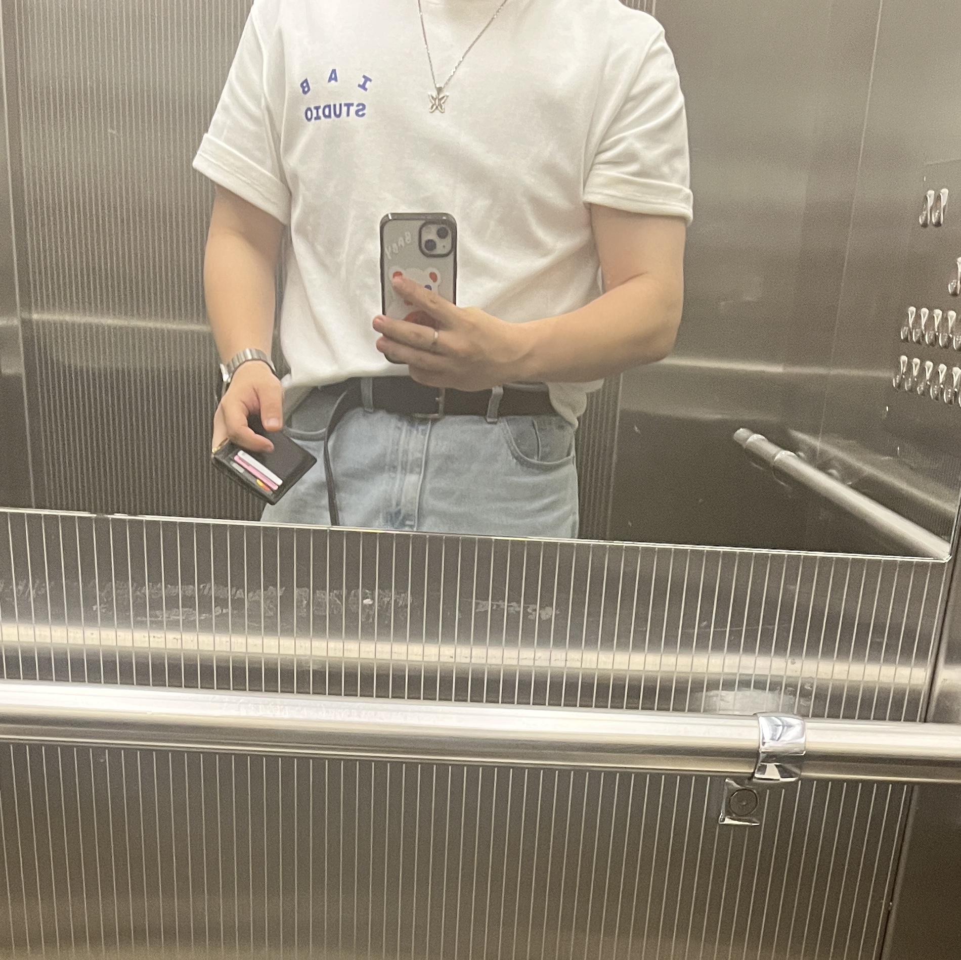 IAB Studio 10th Anniversary T-Shirts Pack White & Black (2 Pack) 착용 스타일
