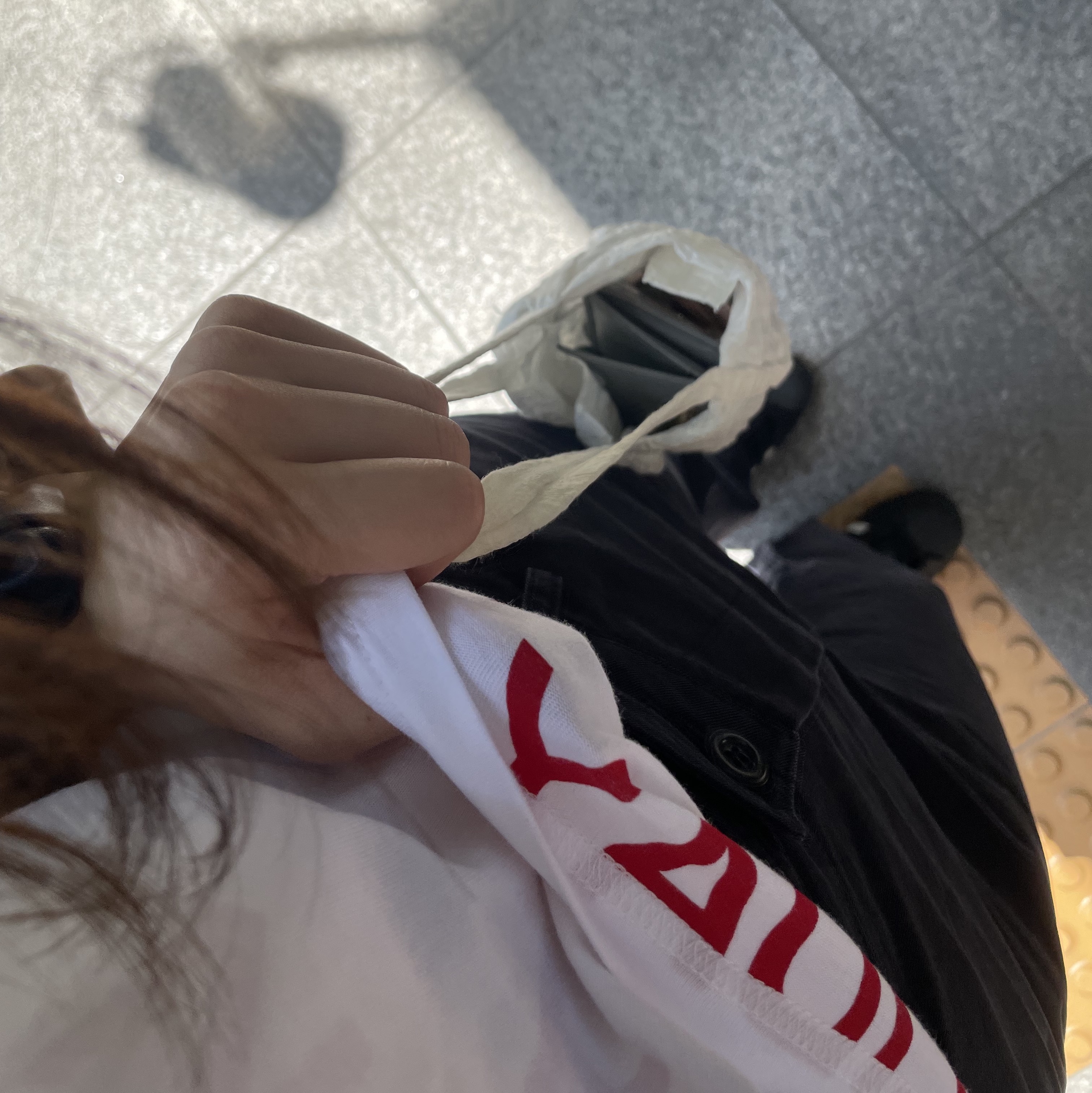 [KREAM 단독] Safarispot Women 1/2 Highway Inn T-Shirt White Red 착용 스타일 - 1