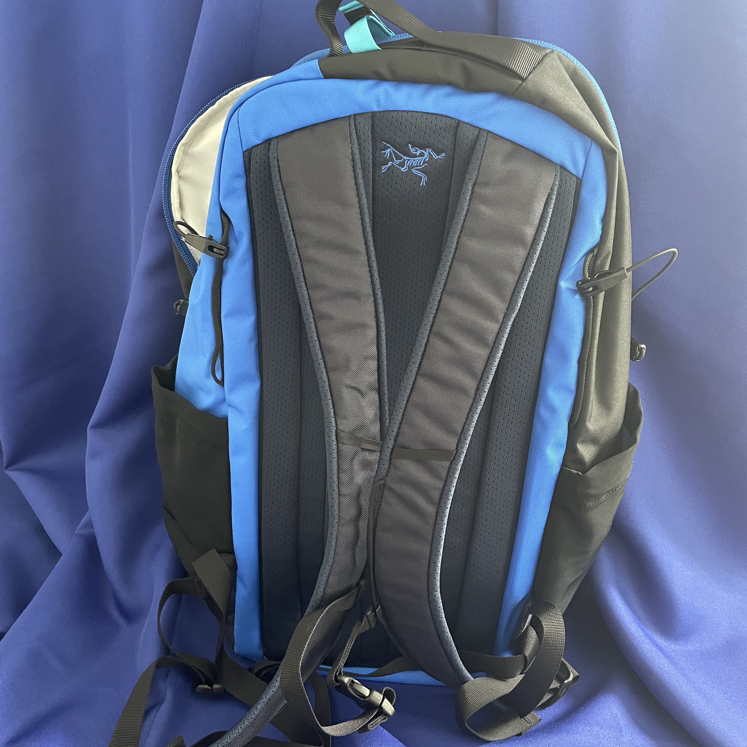 Arc'teryx x Beams Mantis 26 Backpack Boro Blue 착용 스타일 - 2