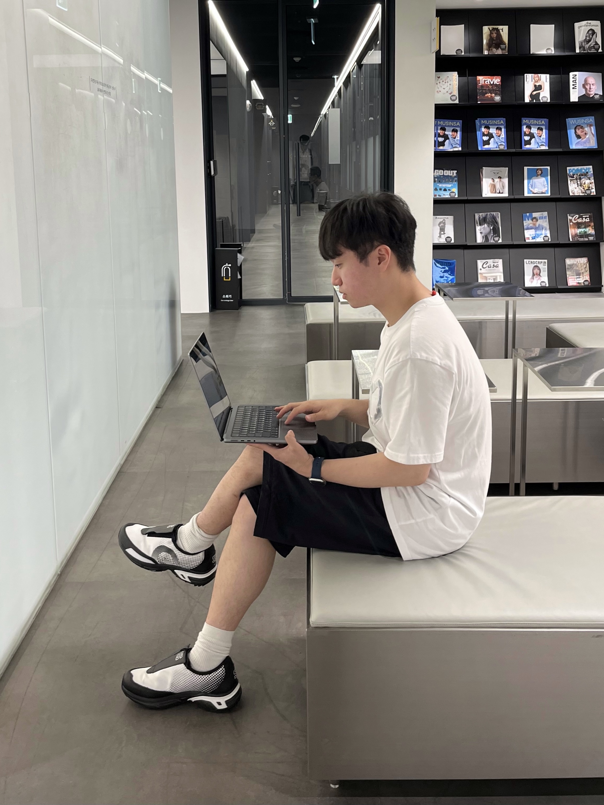 Salomon x Comme des Garcons Homme Plus SR901E White Black 착용 스타일