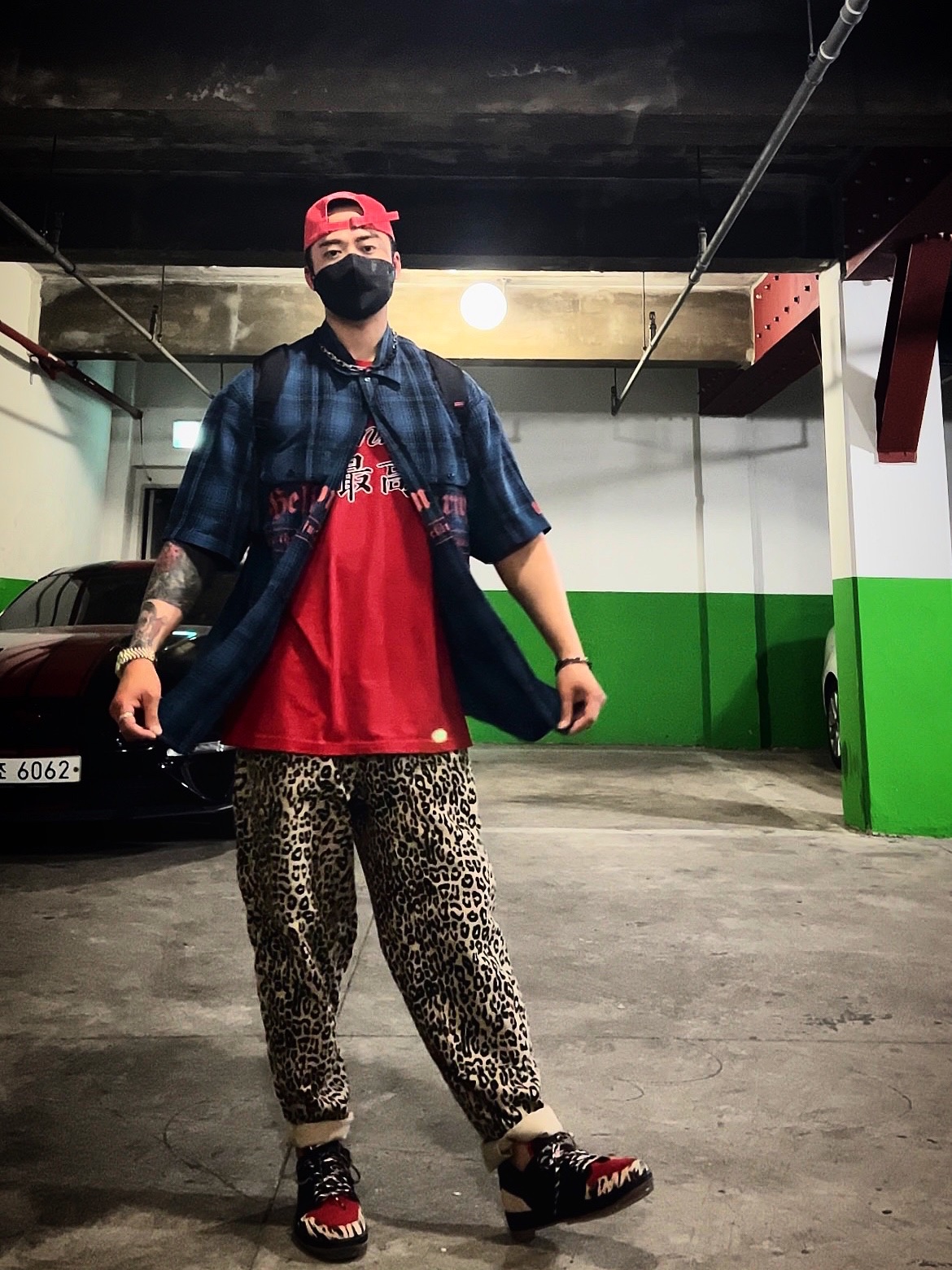 Supreme Pigment Canvas S Logo 6-Panel Red - 23SS, Supreme x MLB Kanji Teams T-Shirt Yankees Red - 22FW 착용 스타일 - 3