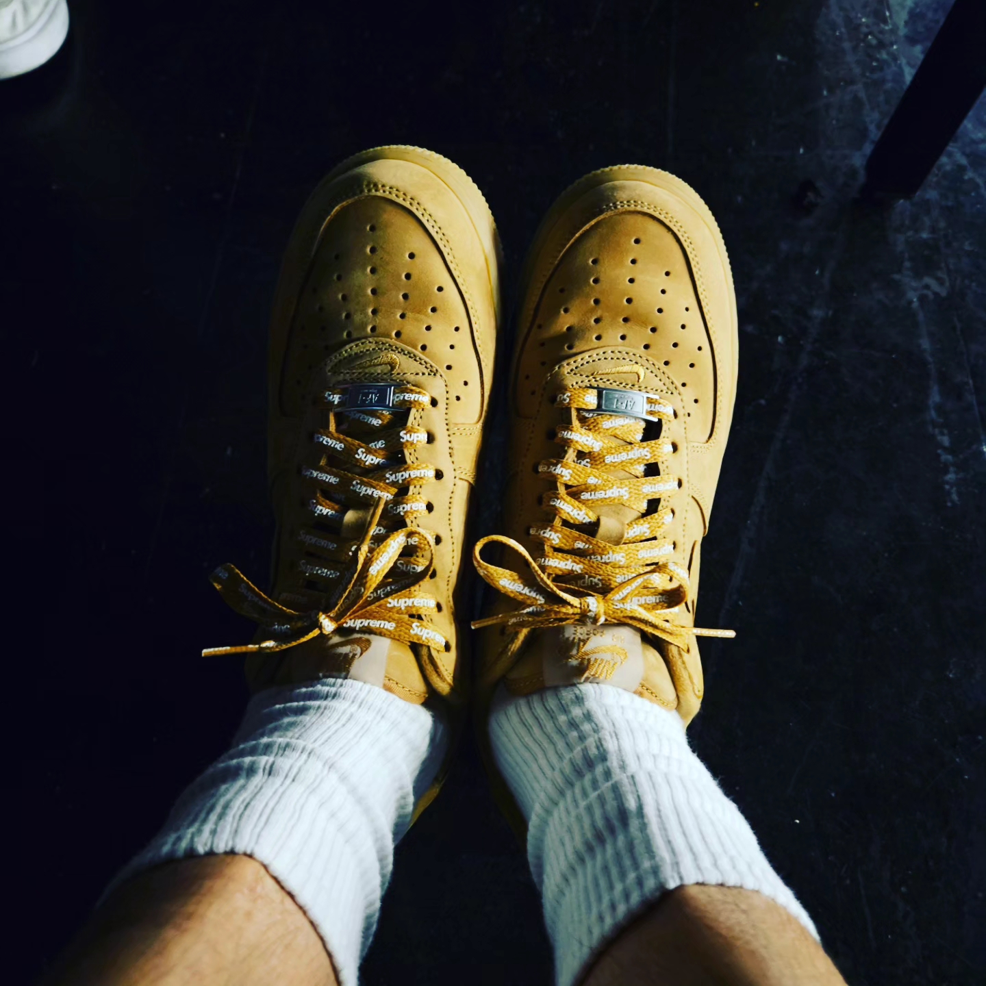 Nike x Supreme Air Force 1 Low Flax 착용 스타일