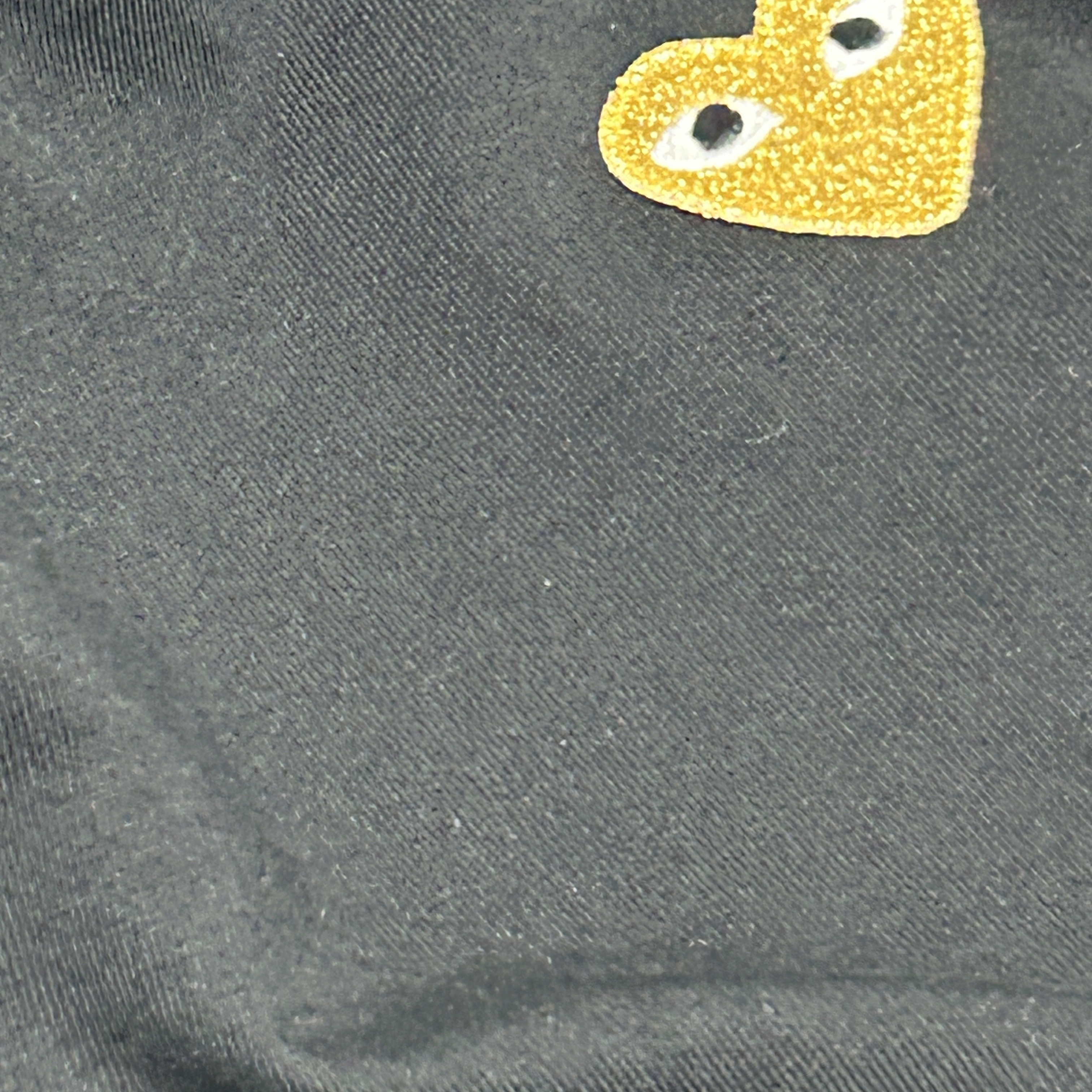 Play Comme des Garcons Gold Heart T-Shirt Black 착용 스타일