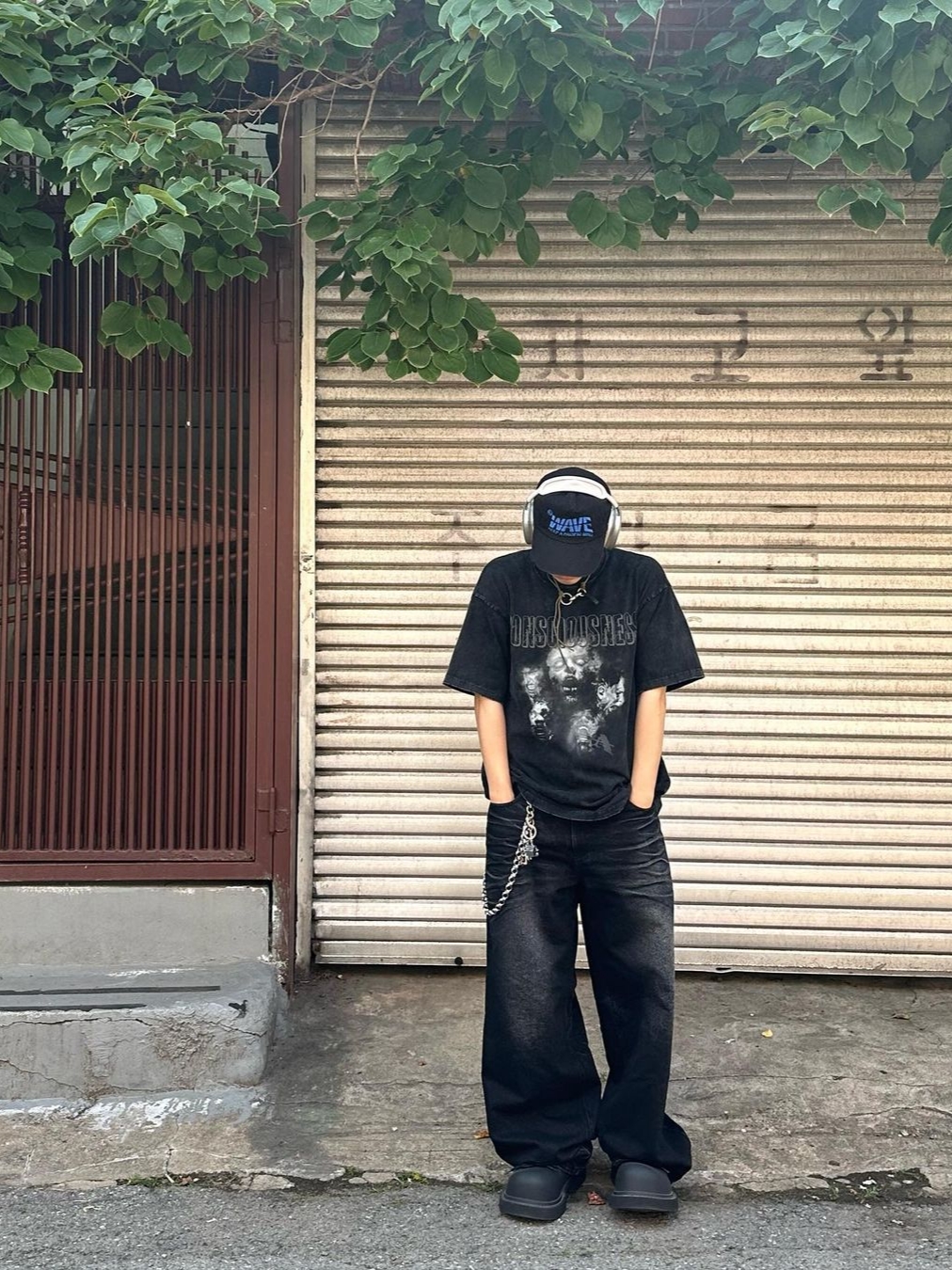 [KREAM 단독] OMO Loosing Denim Pants Washed Black, Apple AirPods Max Lightning Silver (Korean Ver.) 착용 스타일