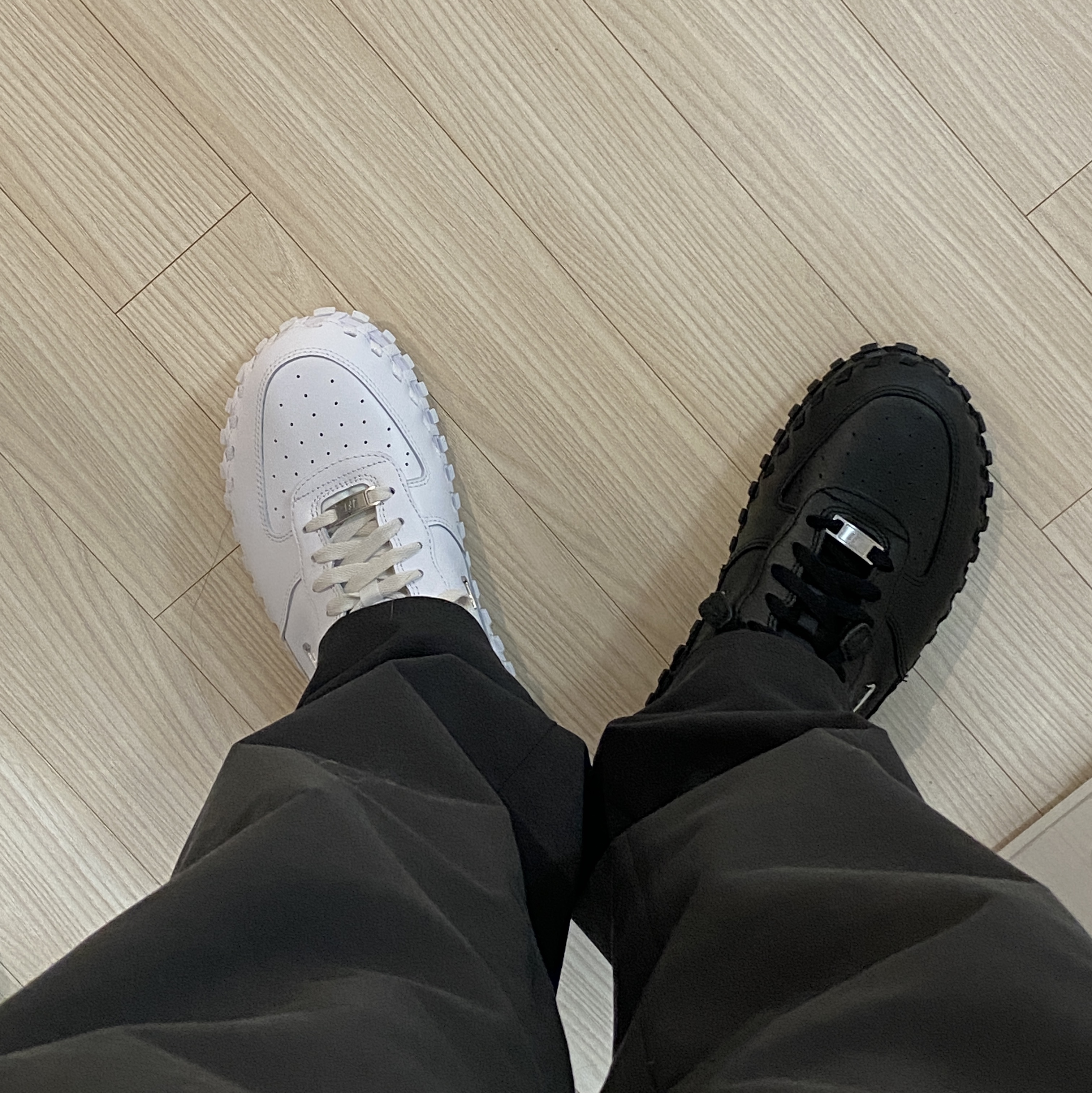 Nike x Jacquemus J Force 1 Low LX SP Black, Nike x Jacquemus J Force 1 Low LX SP White 착용 스타일 - 2