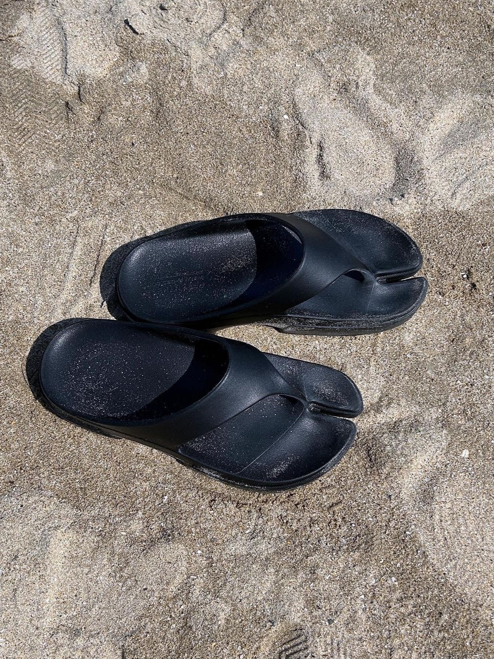 PAES Flipflop 01 Black 착용 스타일 - 2