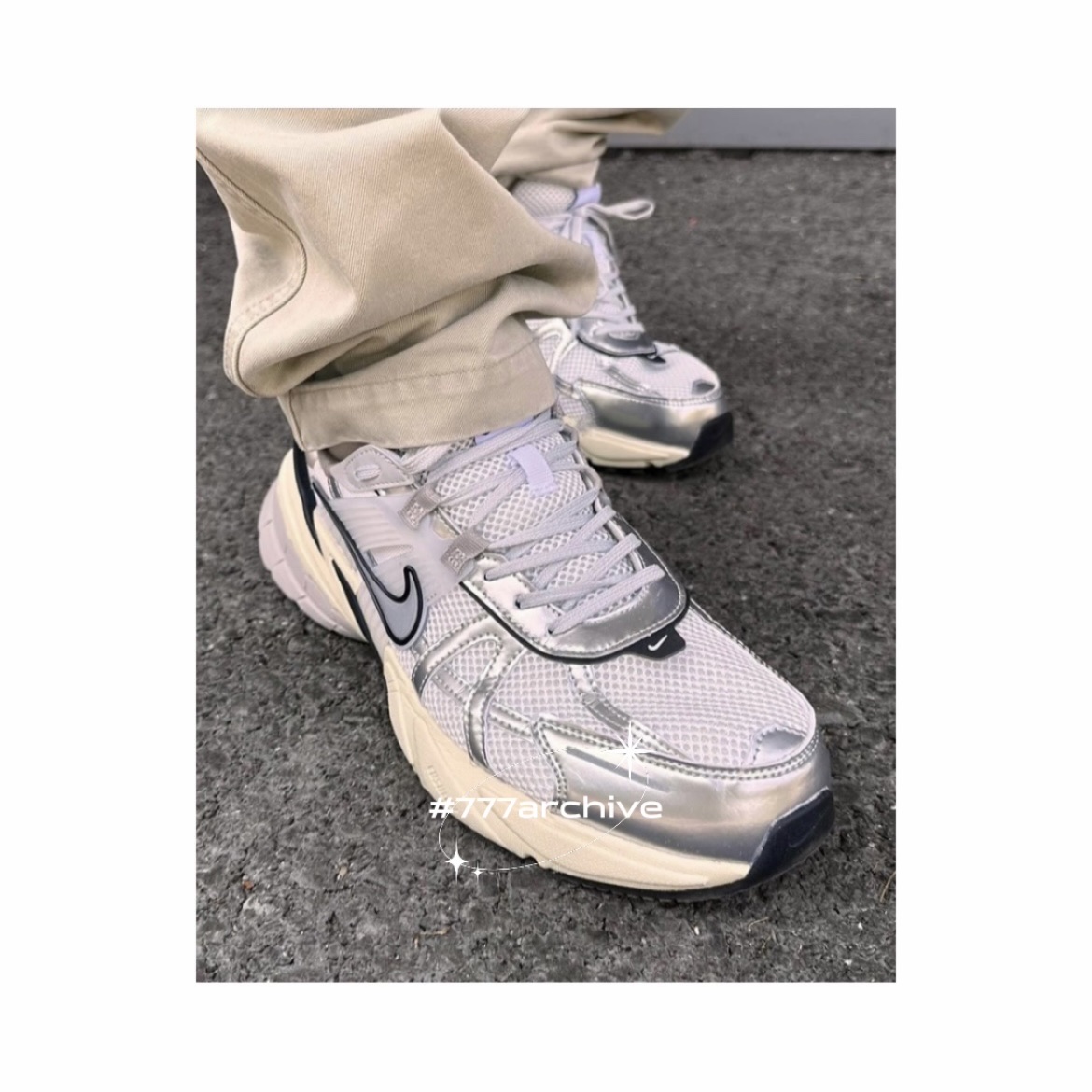 Nike V2K Run Summit White Metallic Silver 착용 스타일 - 5