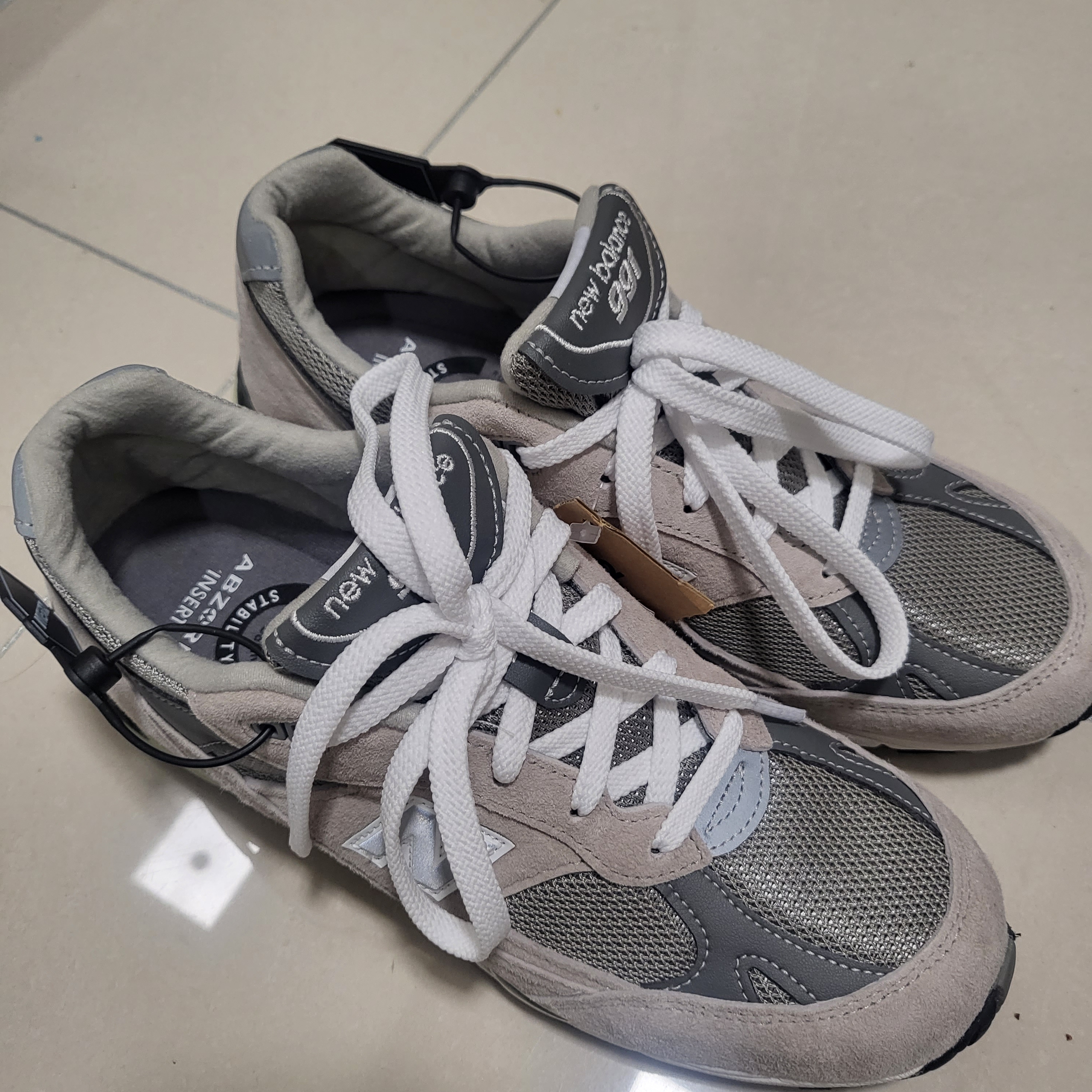 (W) New Balance 991 Made in UK Grey 착용 스타일 - 2