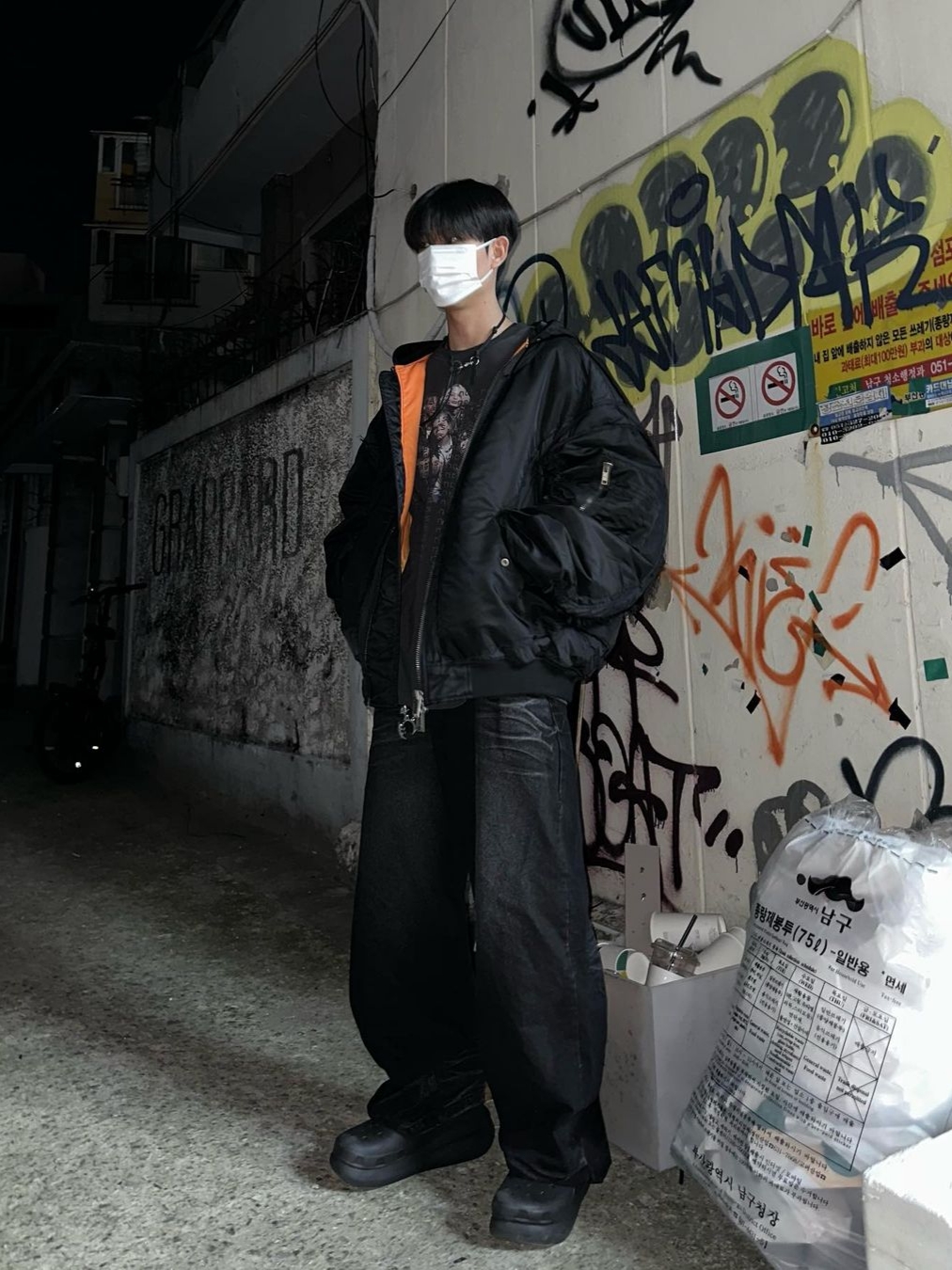 [KREAM 단독] OMO Loosing Denim Pants Washed Black 착용 스타일