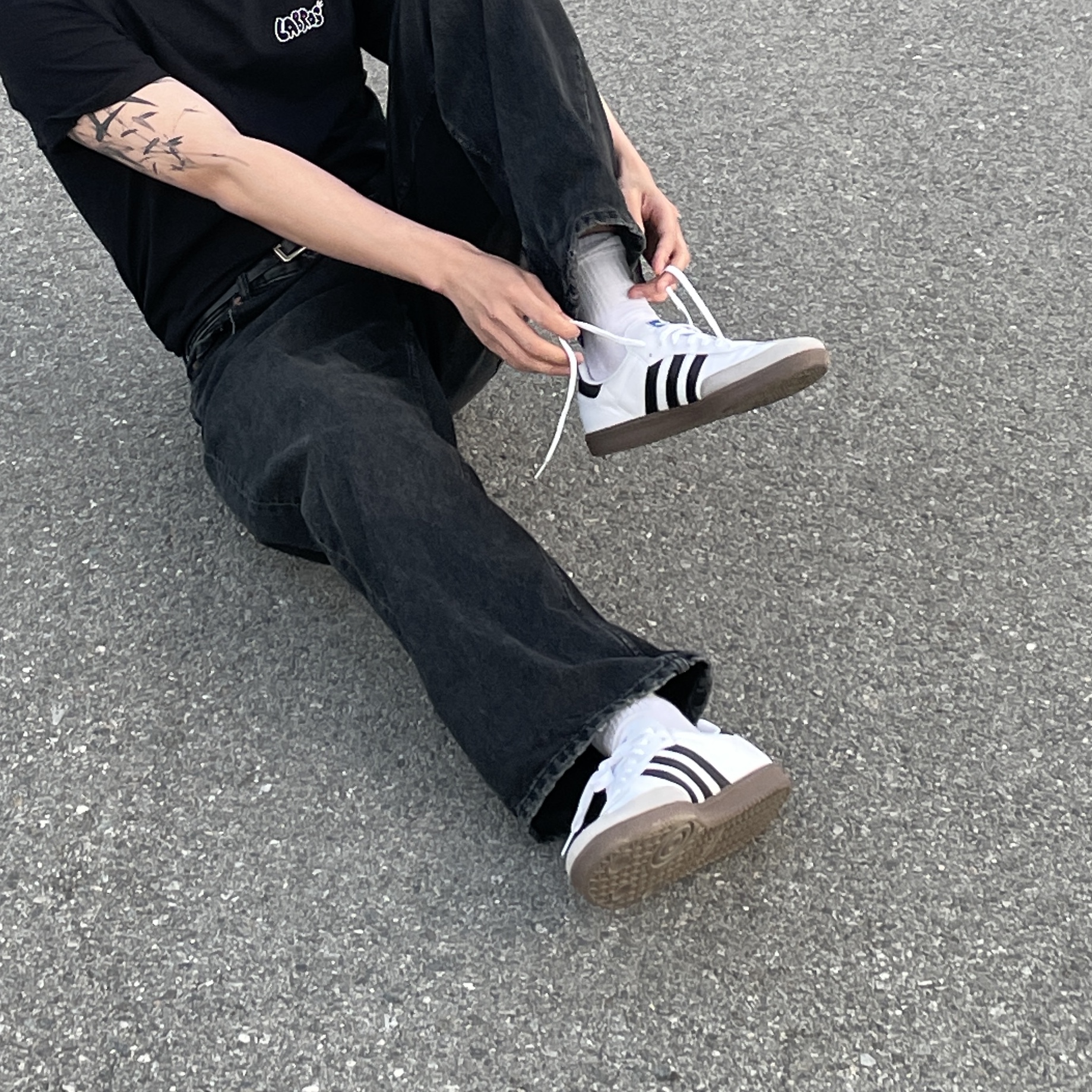 Adidas Samba Vegan White Black, Balenciaga Swift Oval Sunglasses Black 착용 스타일 - 3