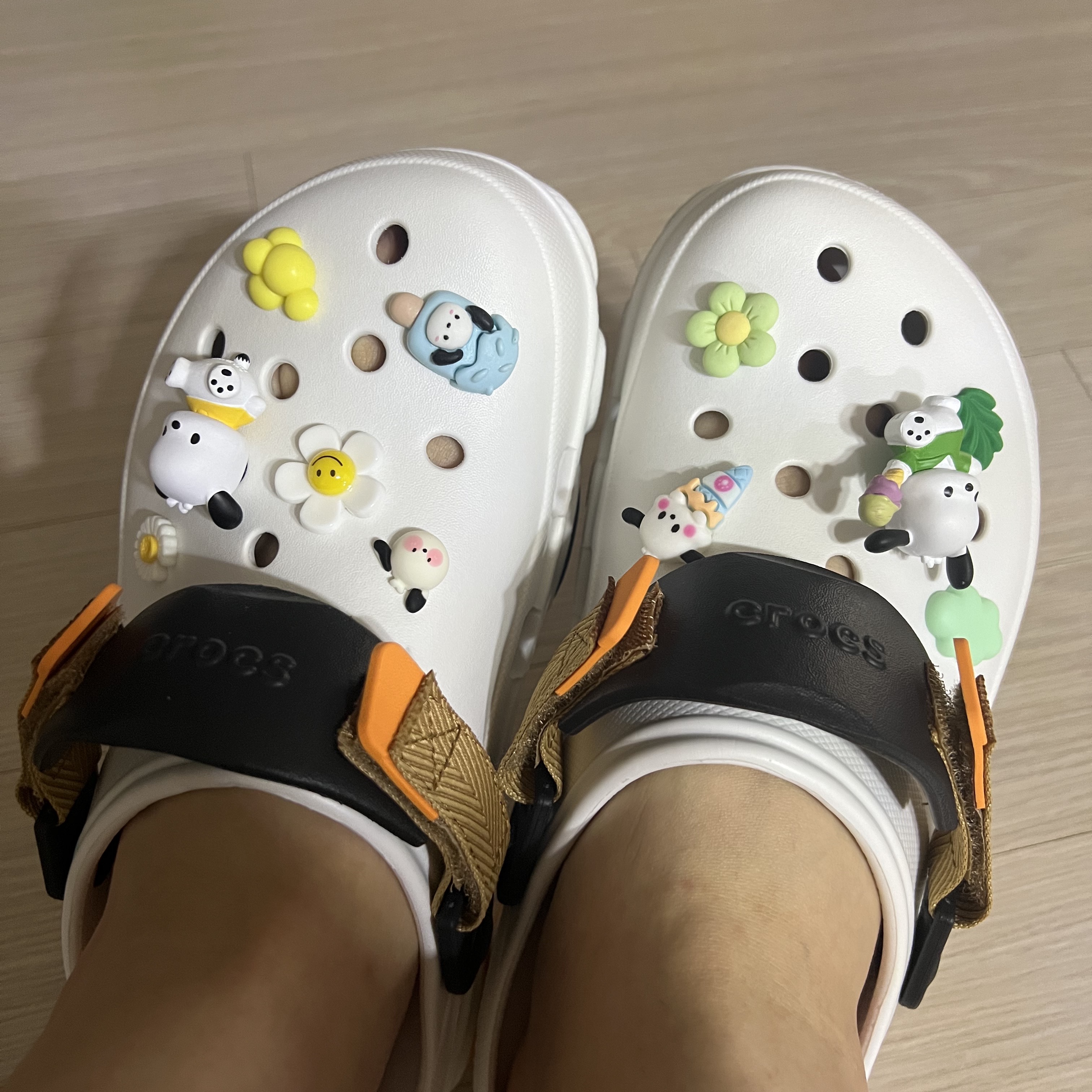 Crocs All Terrain Clog White Multi 착용 스타일