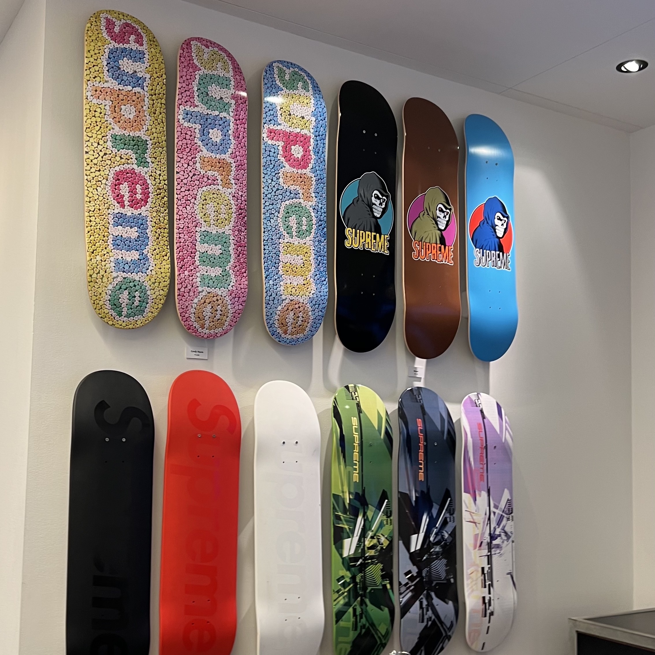 Supreme Tonal Box Logo Skateboard Deck Red, Supreme Bling Box Logo Skateboard Deck Gold - 22SS 착용 스타일