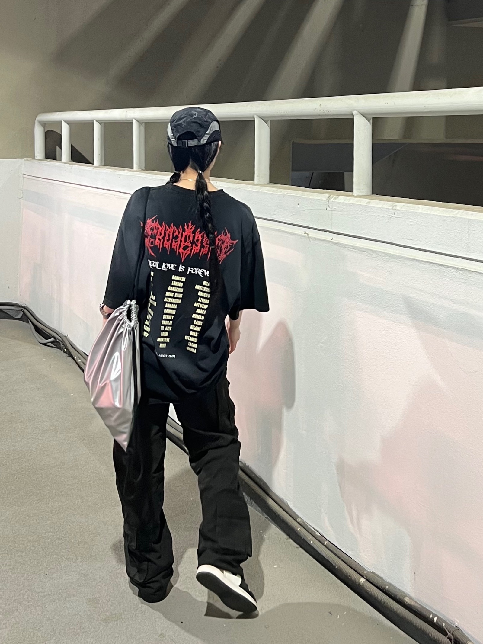 Project G/R Crow Worldtour T-Shirt Washed Black, Undermycar Chiva Vintage Coating Multi Cargo Pants Mulch - 23SS 착용 스타일 - 2