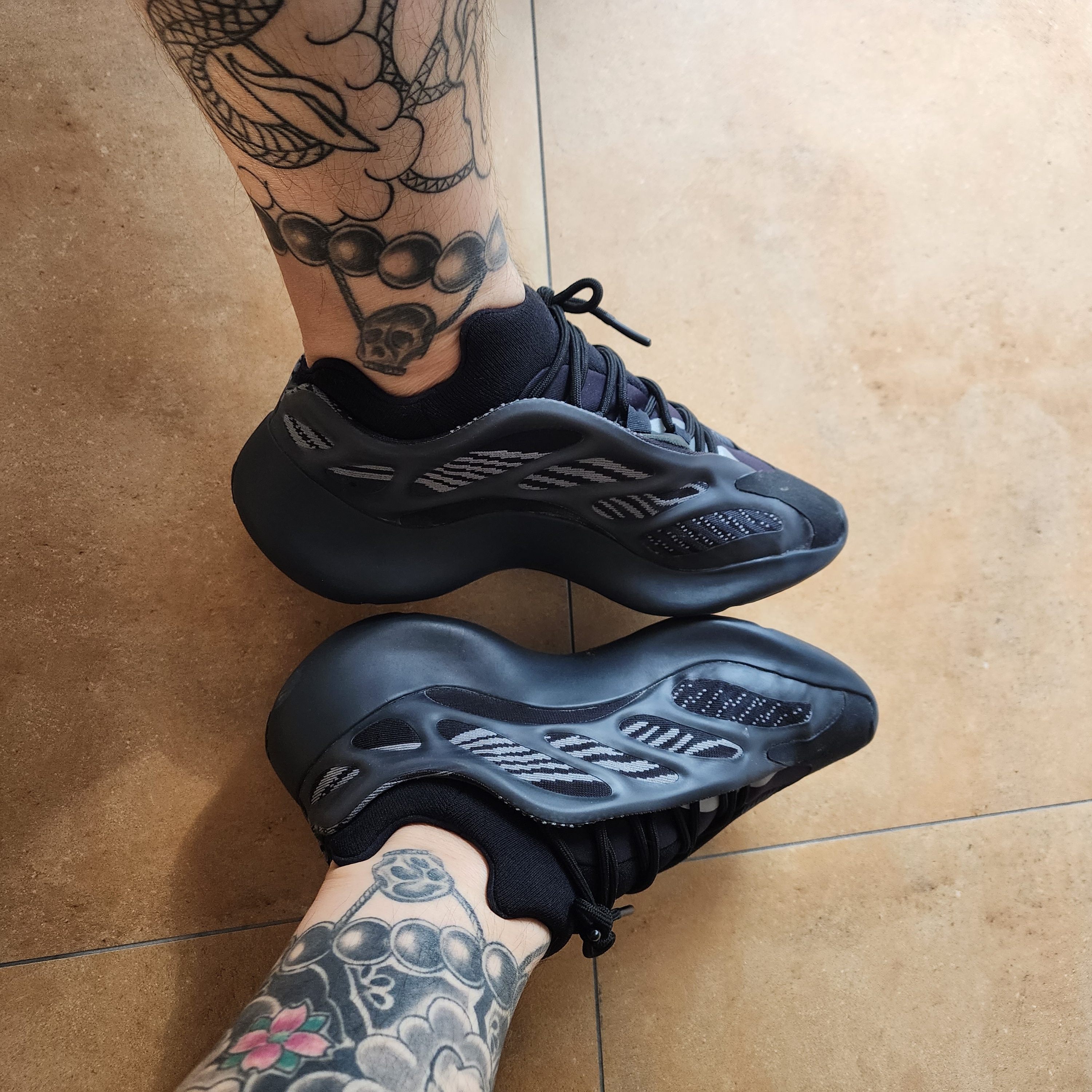 Adidas Yeezy 700 V3 Alvah 착용 스타일