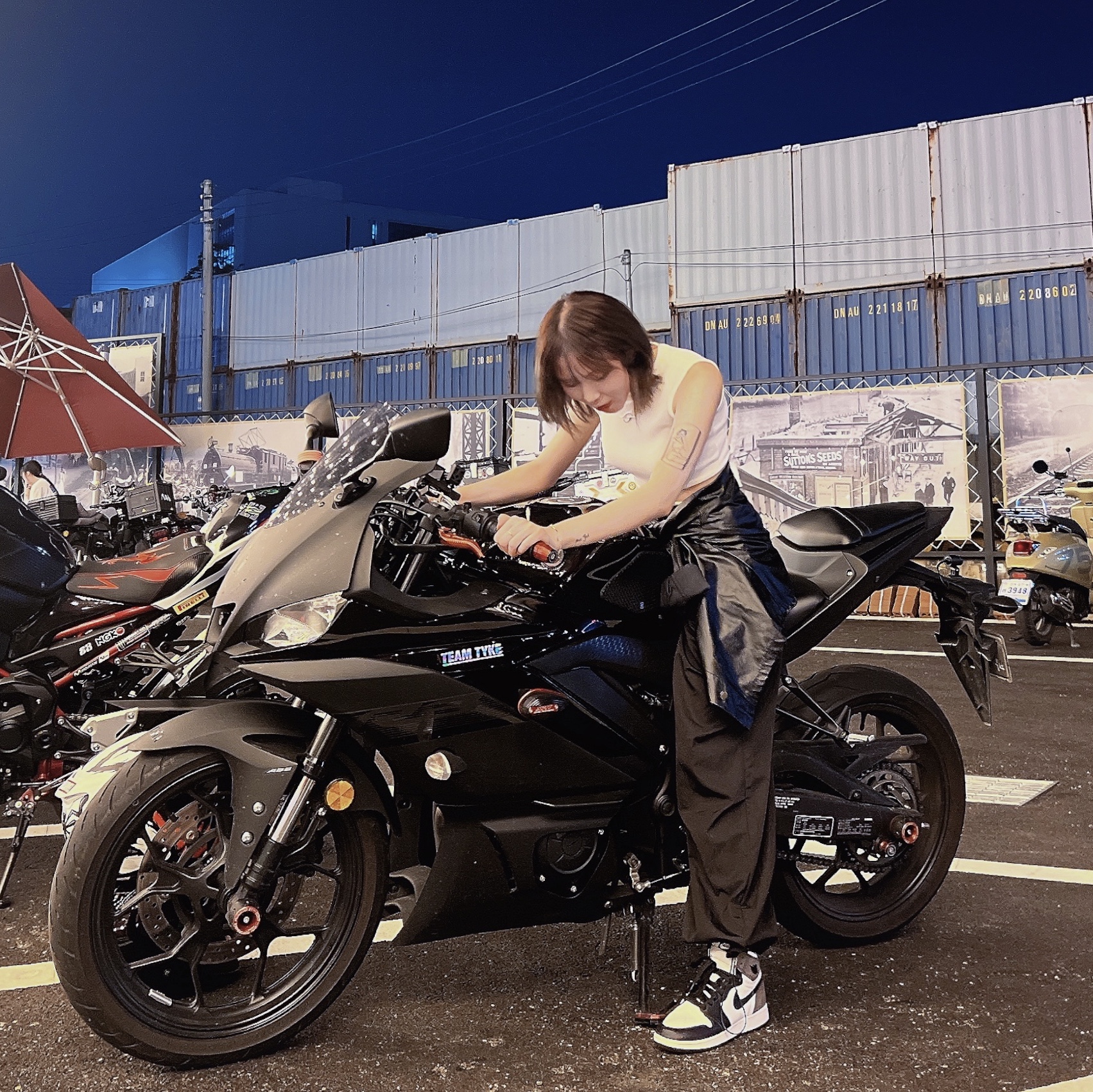 (GS) Jordan 1 Retro High OG Black Mocha 착용 스타일