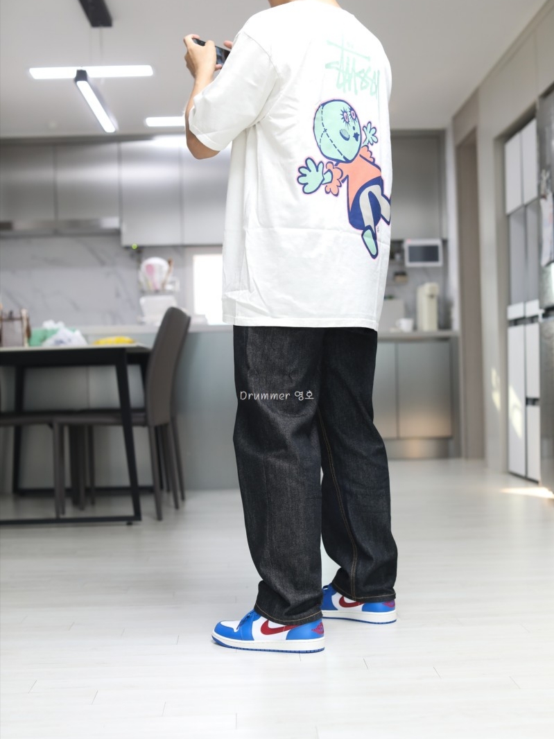 Stussy Dollie Pigment Dyed T-Shirt Natural, (W) Jordan 1 Low Sport Blue Gym Red 착용 스타일 - 2