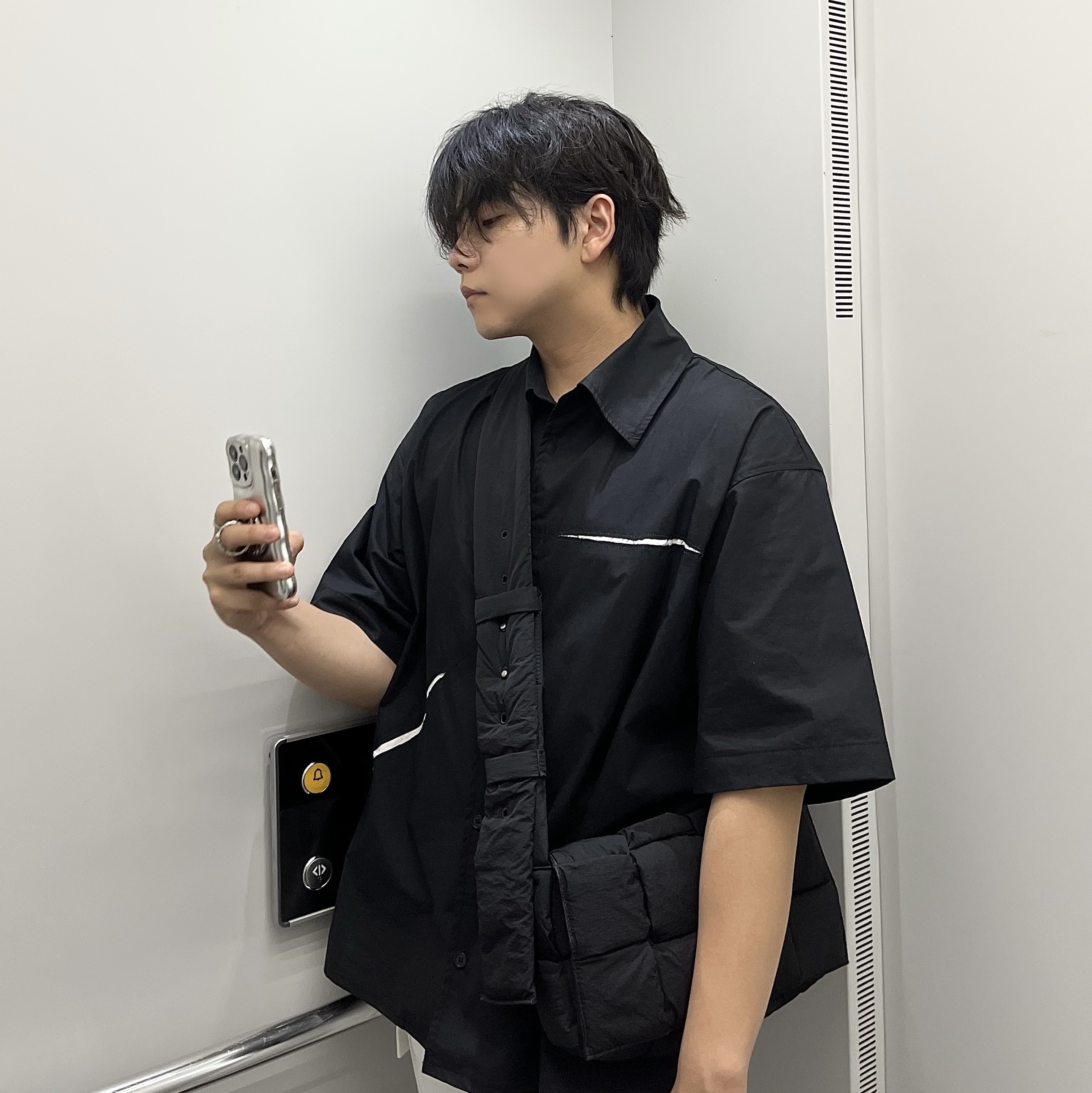 Bottega Veneta Padded Tech Cassette Black 착용 스타일 - 2