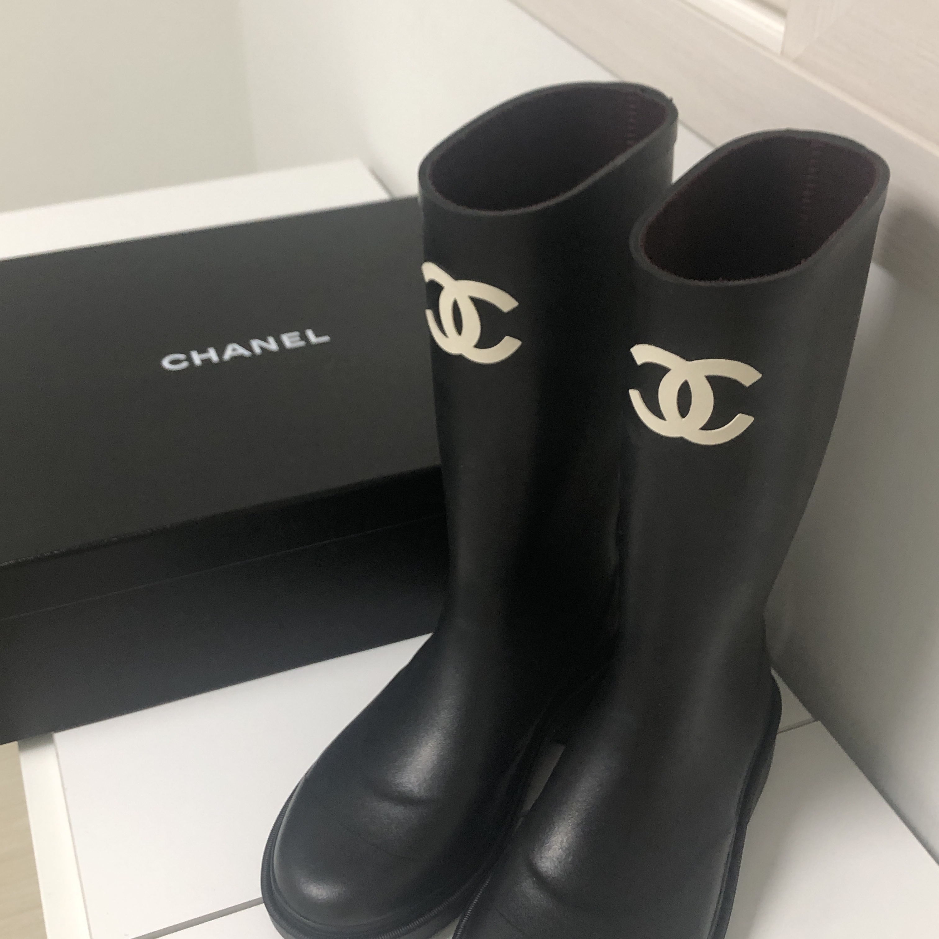 (W) Chanel Boots Caoutchouc & Black 착용 스타일 - 2