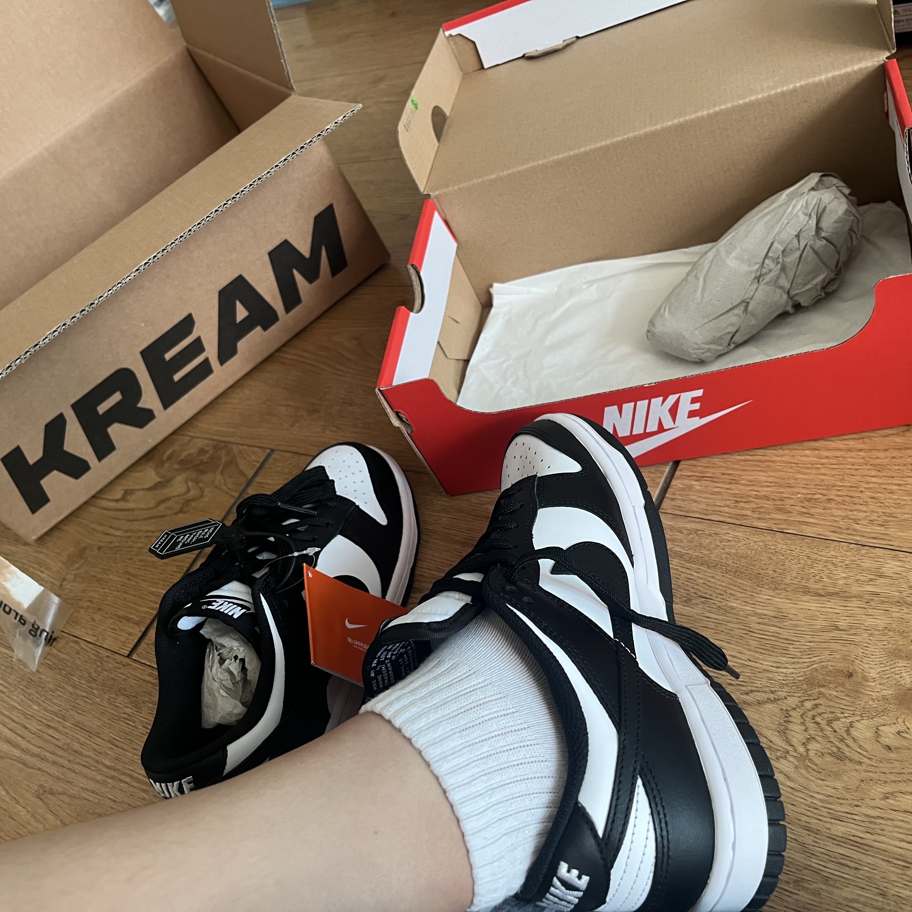 (W) Nike Dunk Low Black 착용 스타일 - 2