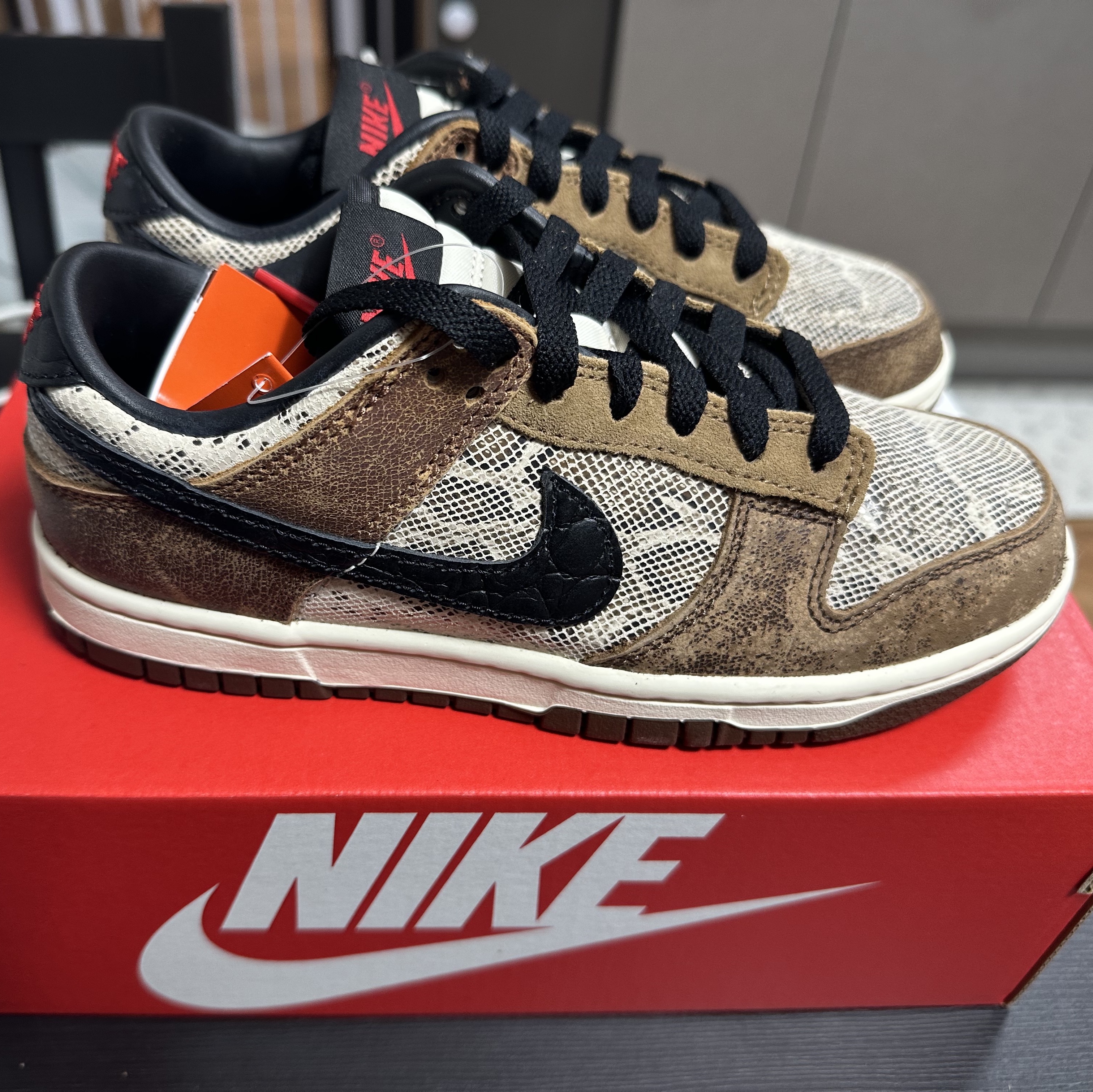 Nike Dunk Low PRM Head to Head 착용 스타일