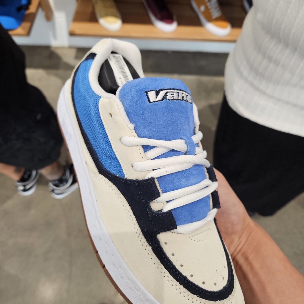 Vans x Supreme Speed Blue 착용 스타일