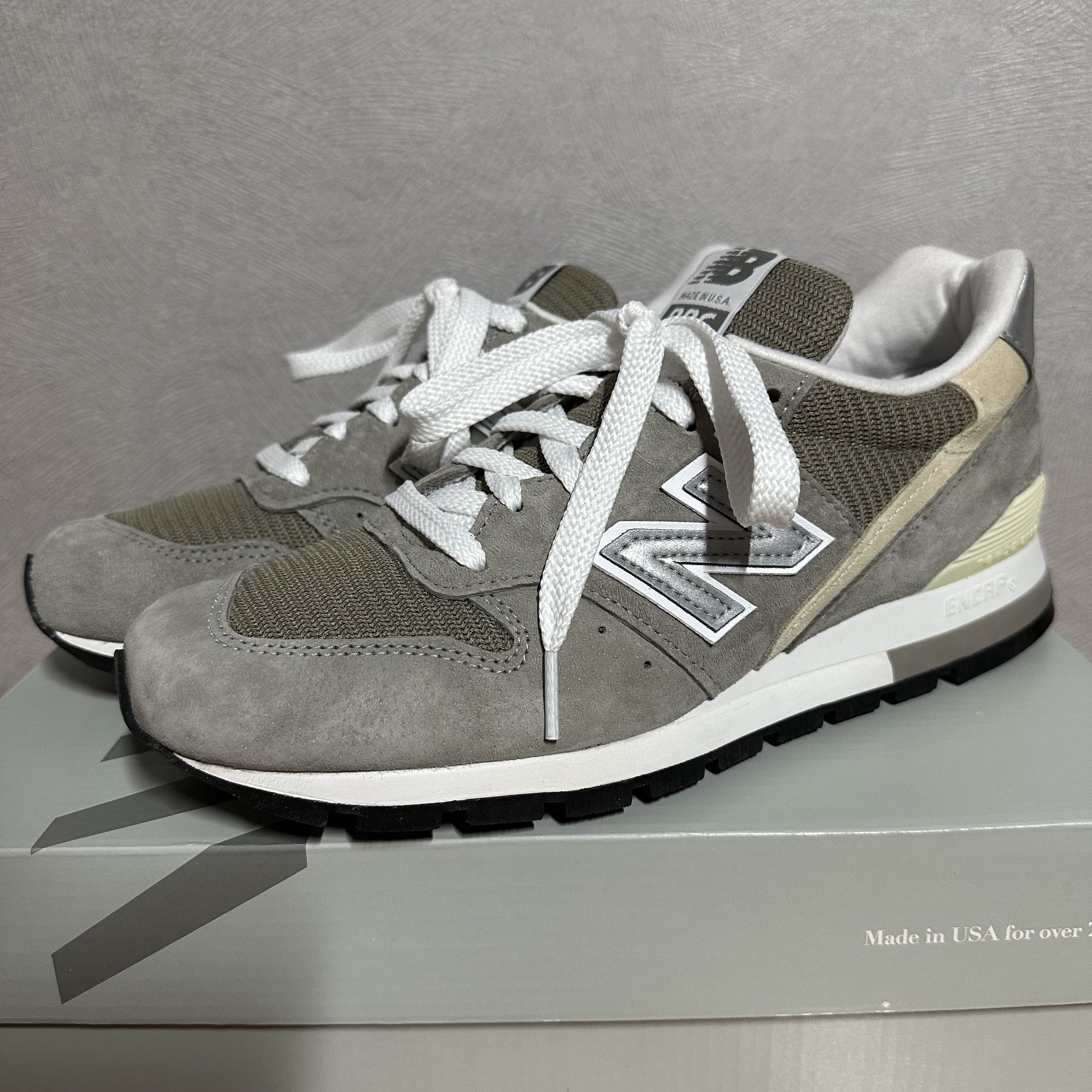 New Balance Made in USA 996 Grey 착용 스타일 - 1