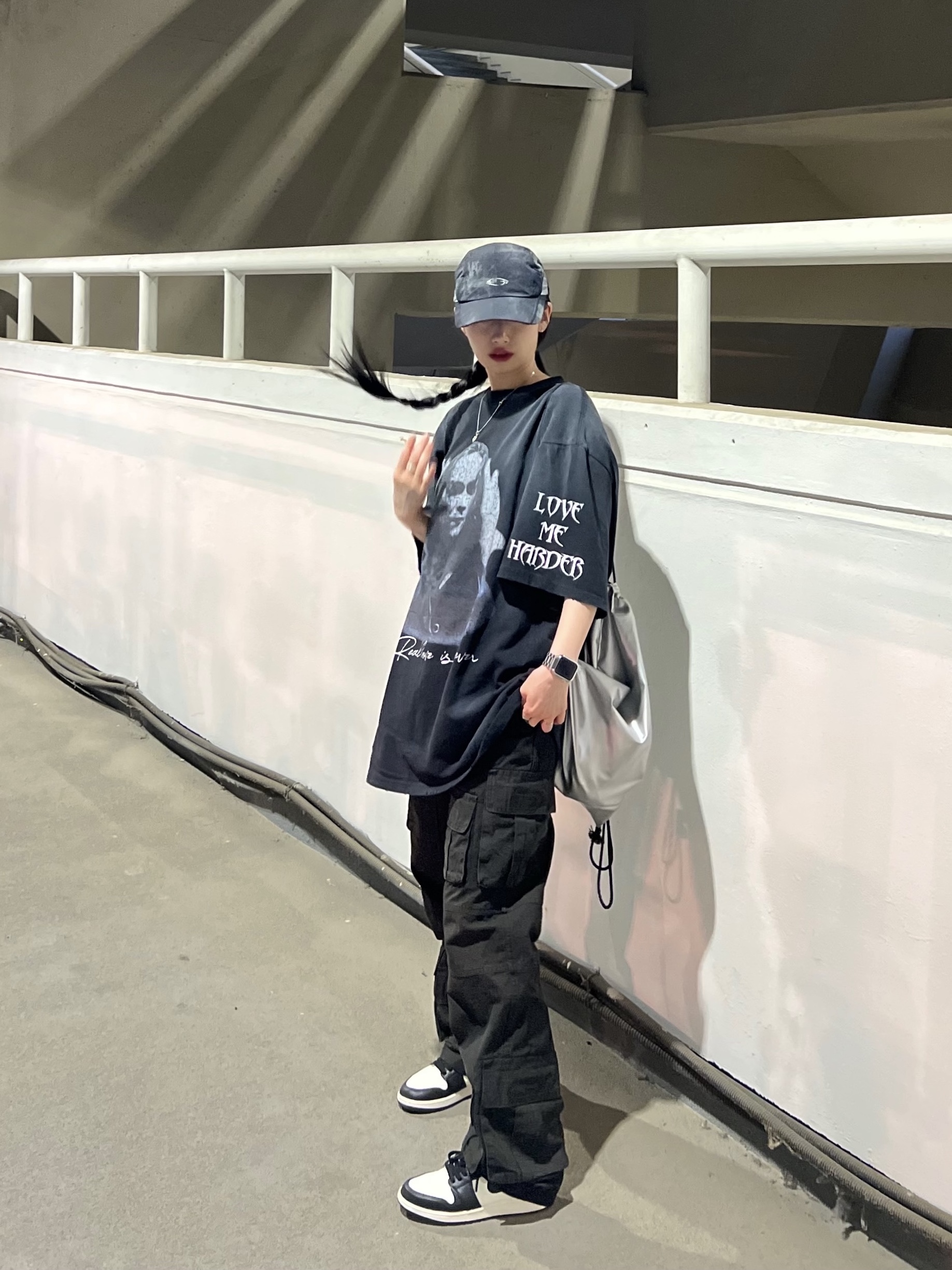 Project G/R Crow Worldtour T-Shirt Washed Black, Undermycar Chiva Vintage Coating Multi Cargo Pants Mulch - 23SS 착용 스타일 - 1