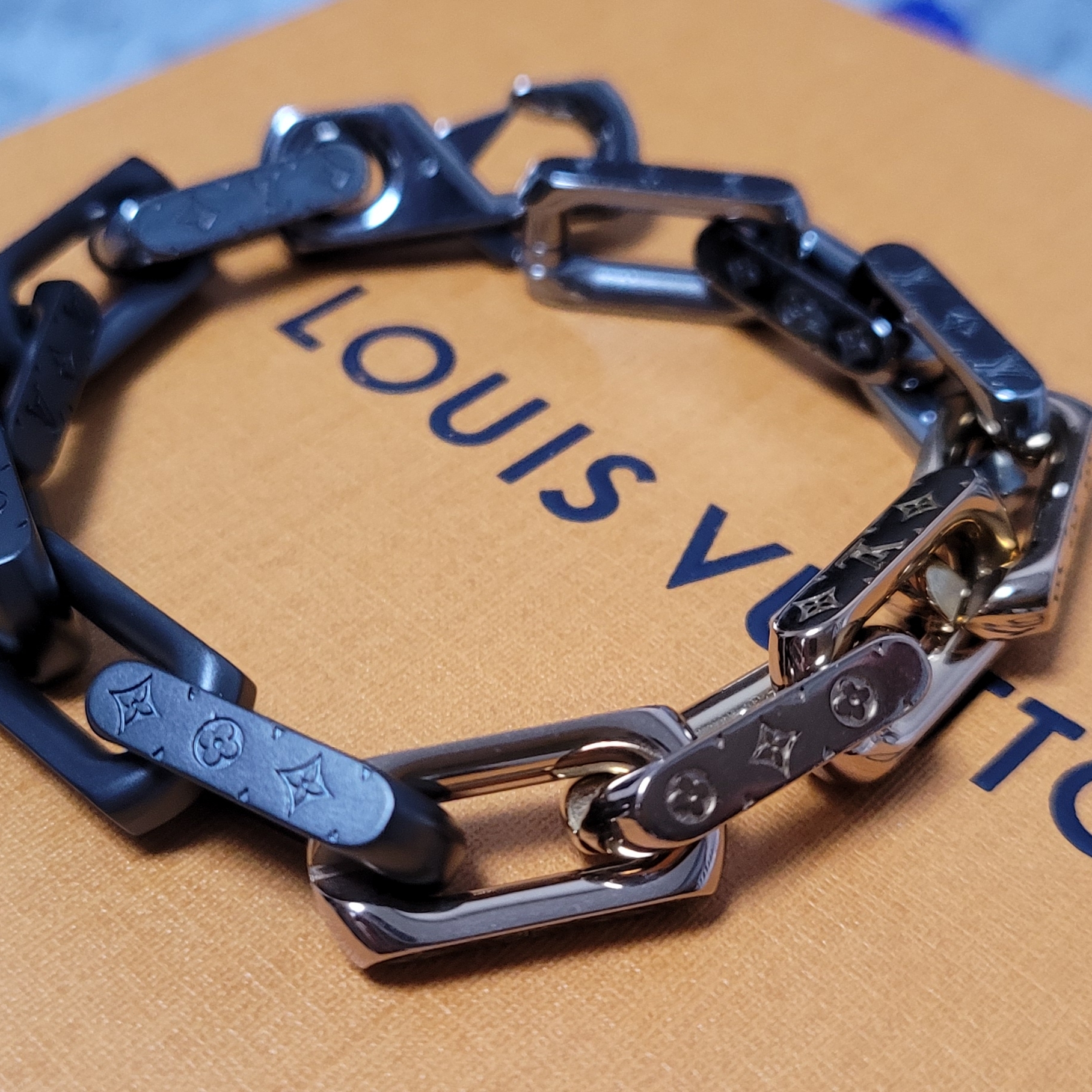 Louis Vuitton Monogram Chain Bracelet Silver Black Pink Gold 착용 스타일