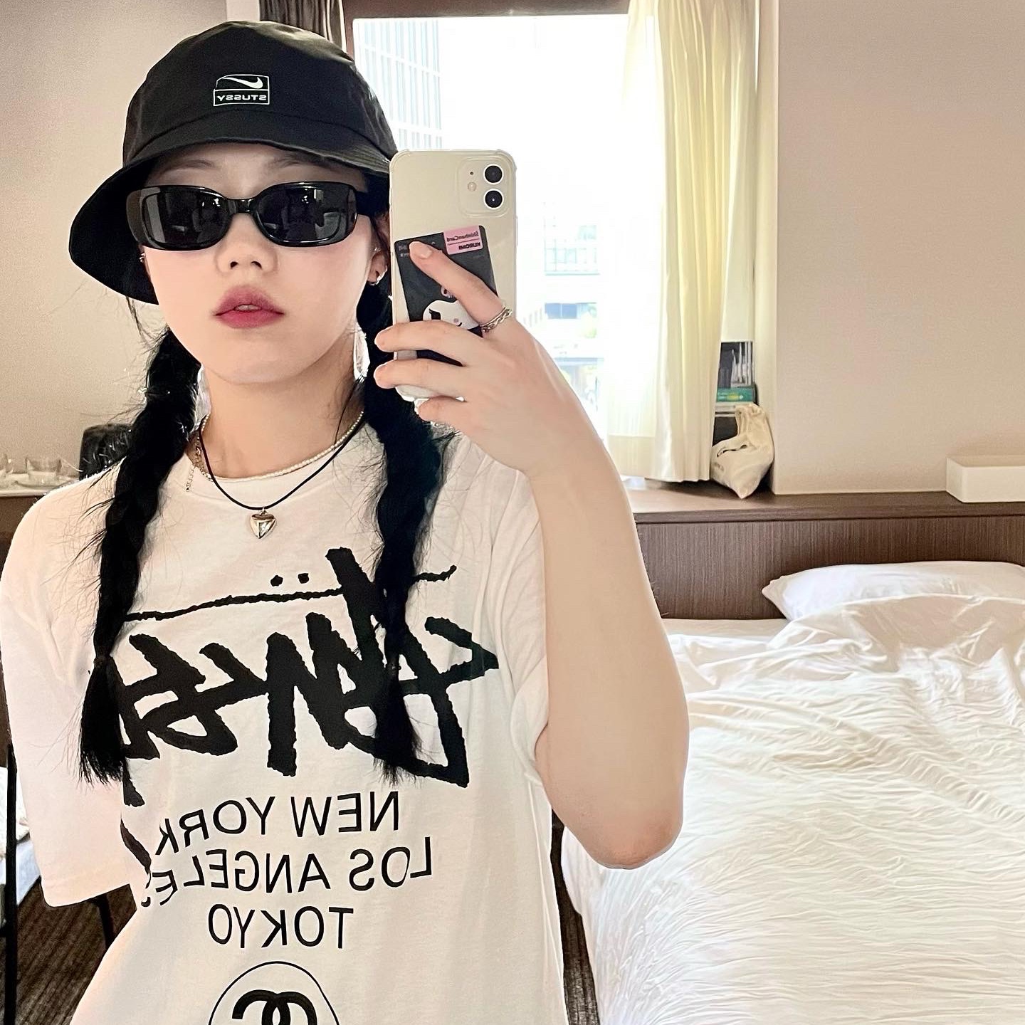 Stussy World Tour T-Shirt White 2023, Stussy World Tour T-Shirt White 착용 스타일 - 4
