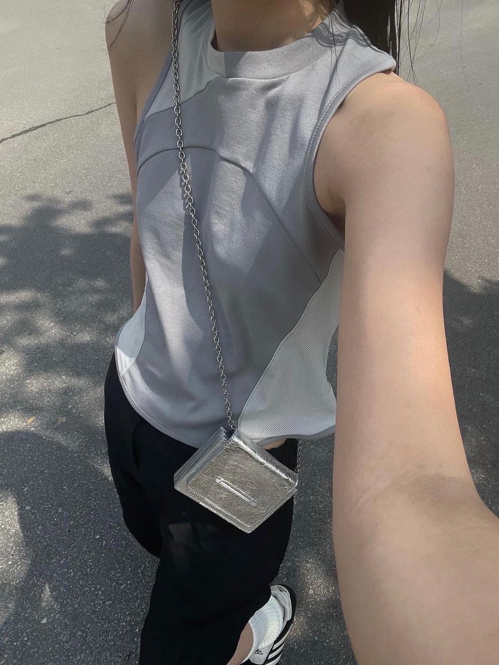Art of Field Slit Mesh Sleeveless Shirt Blue Gray, Art of Field Slit Mesh Sleeveless Shirt Black 착용 스타일