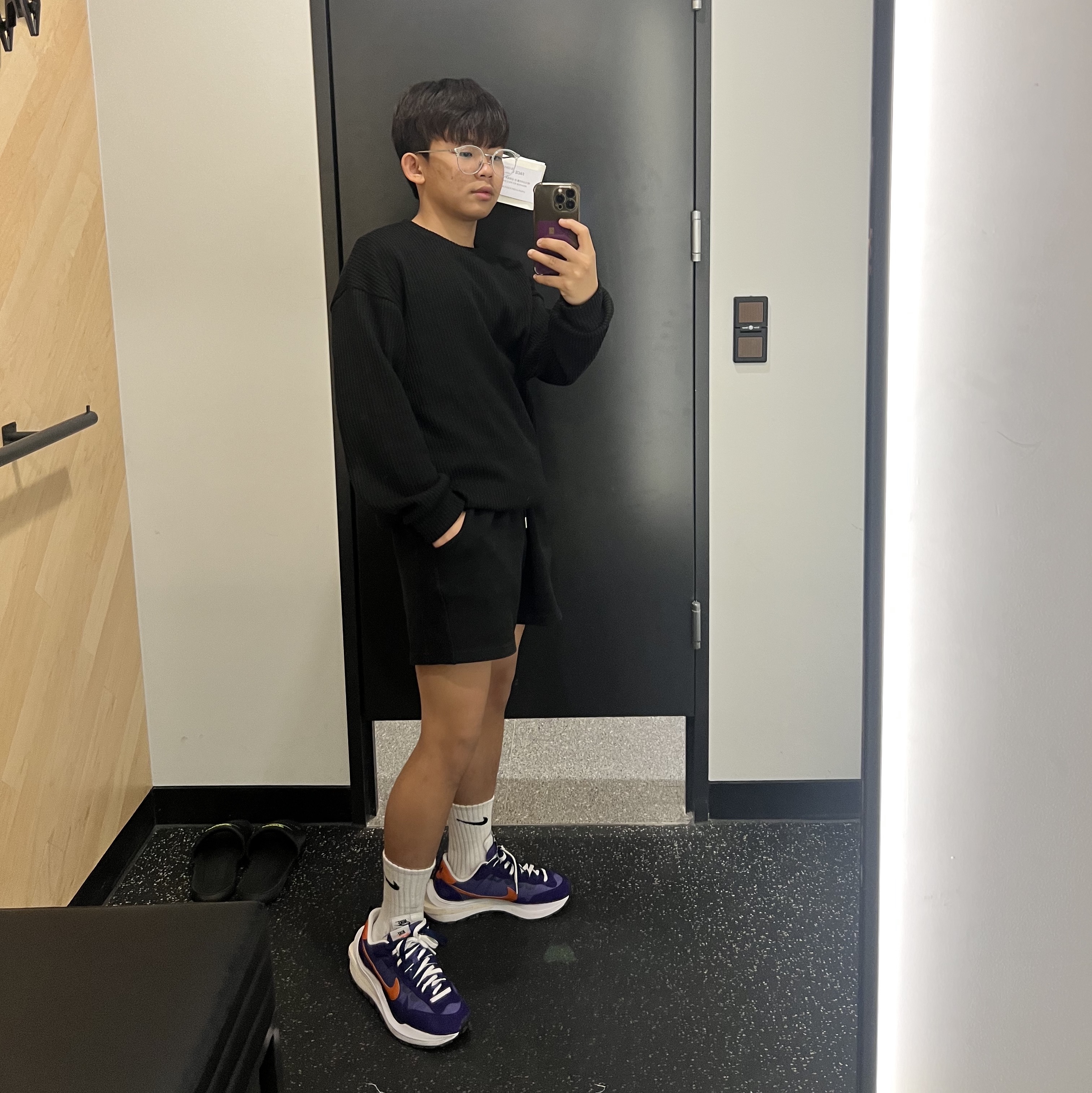 Nike x Sacai VaporWaffle Dark Iris 착용 스타일