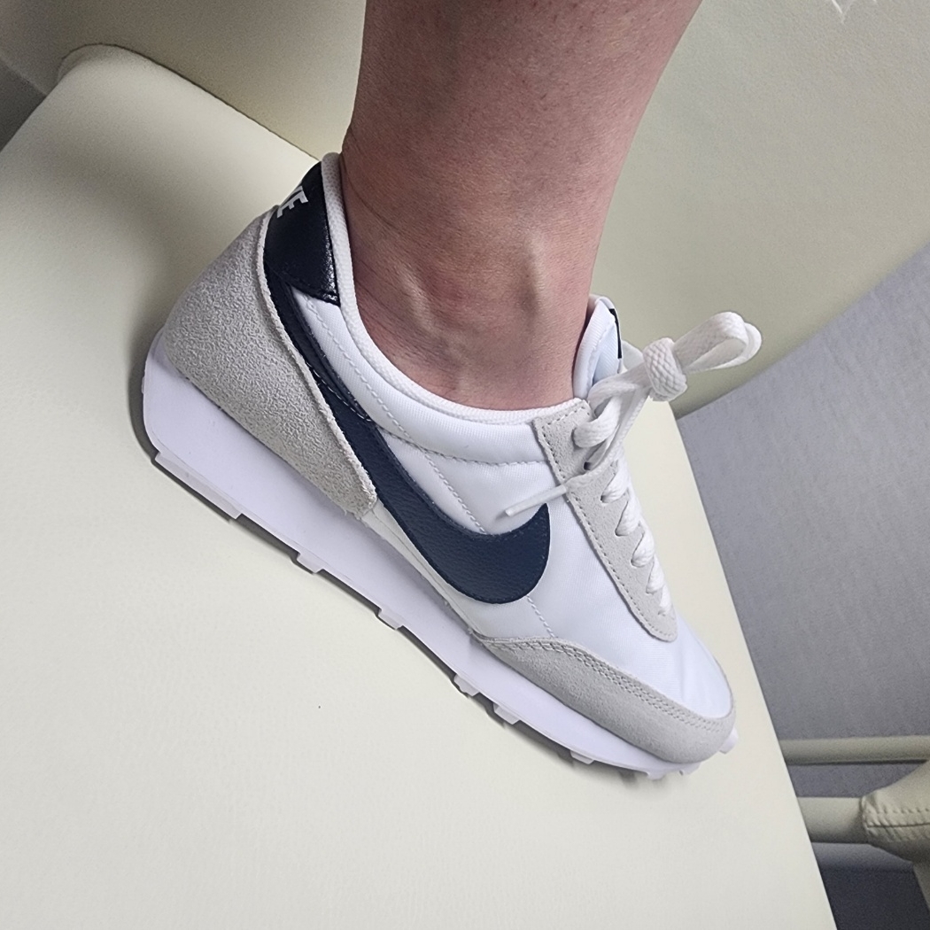 (W) Nike Daybreak Summit White Black 착용 스타일