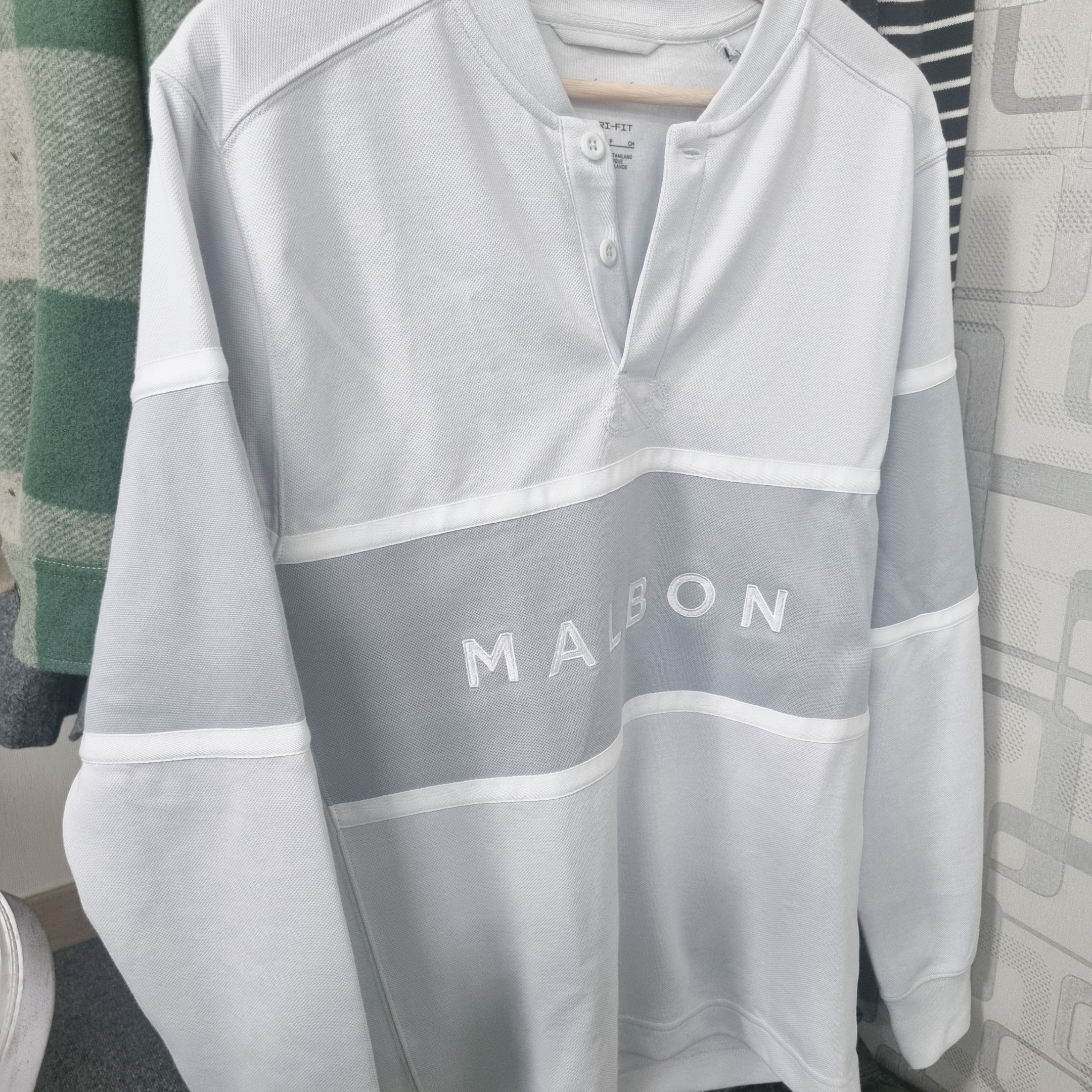 Malbon Golf x Nike Dri-Fit NGC Long Sleeve Top Light Smoke Grey 착용 스타일
