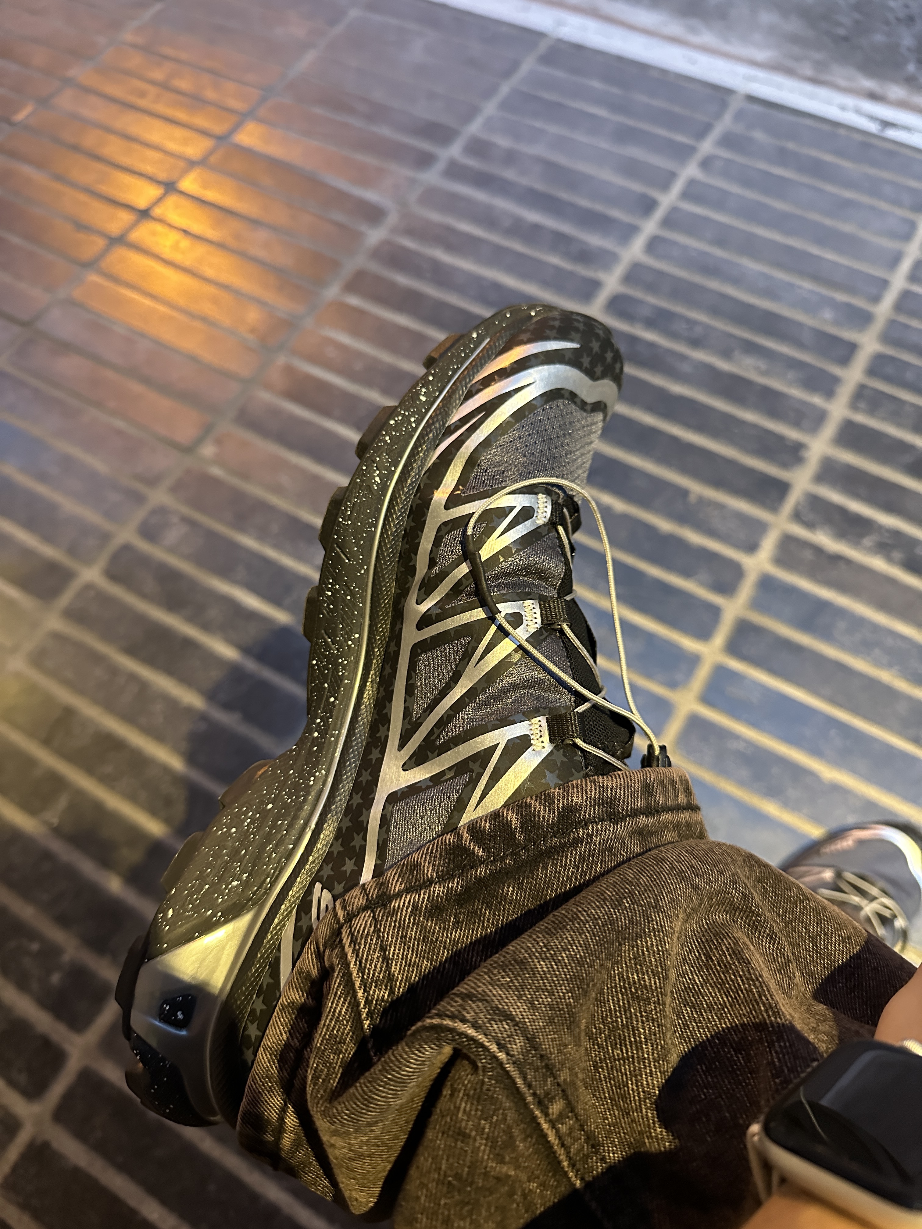 Salomon x Atmos XT-6 Black Silver 착용 스타일 - 5