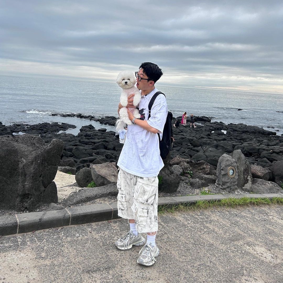 Nos Couleurs No Comment T-Shirt White 착용 스타일