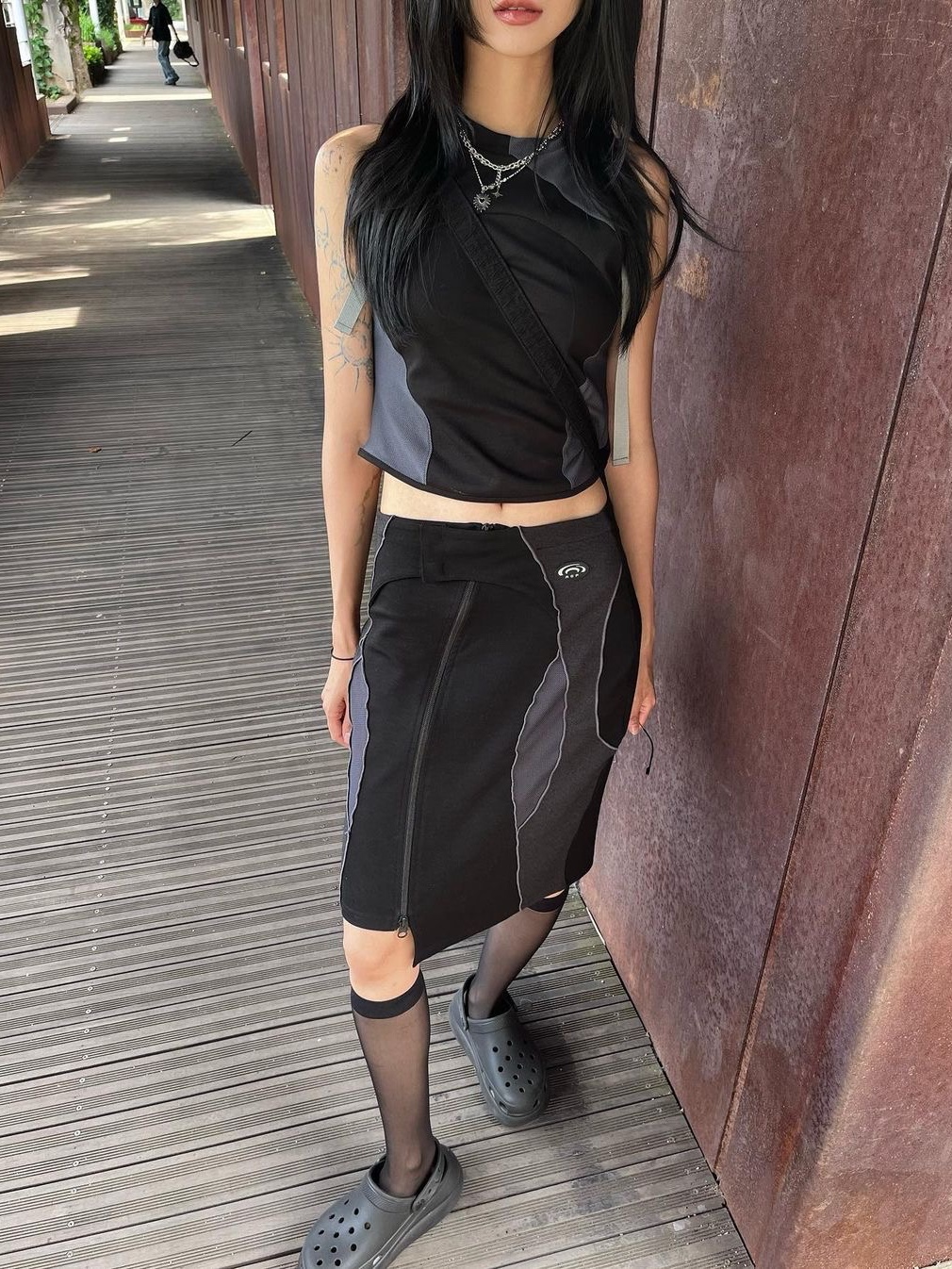 Art of Field Unbalanced Midi Skirt Black, Art of Field Slit Mesh Sleeveless Shirt Black 착용 스타일