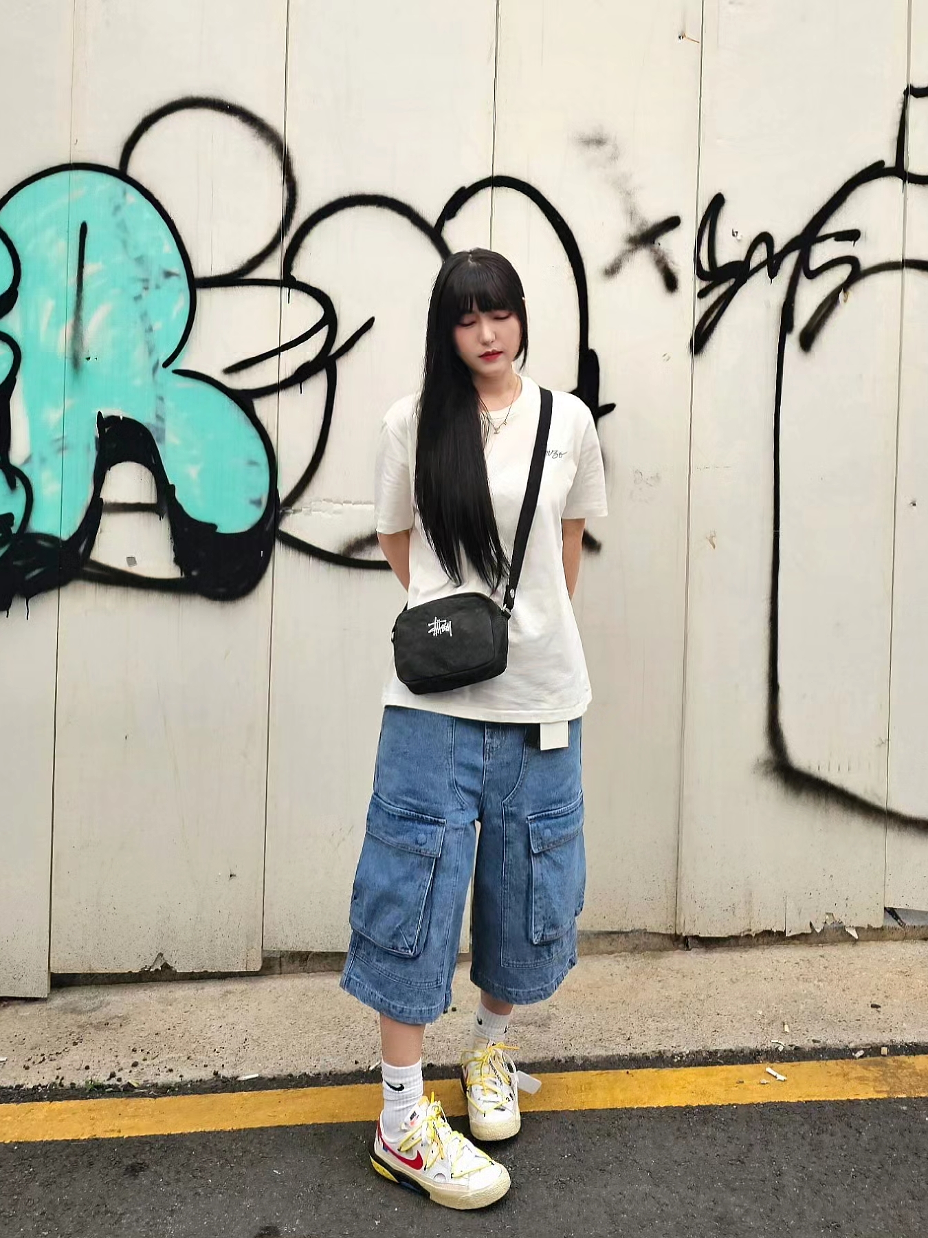 Stussy Canvas Side Pouch Washed Black, Kenzo Poppy T-Shirt Off White 착용 스타일 - 2