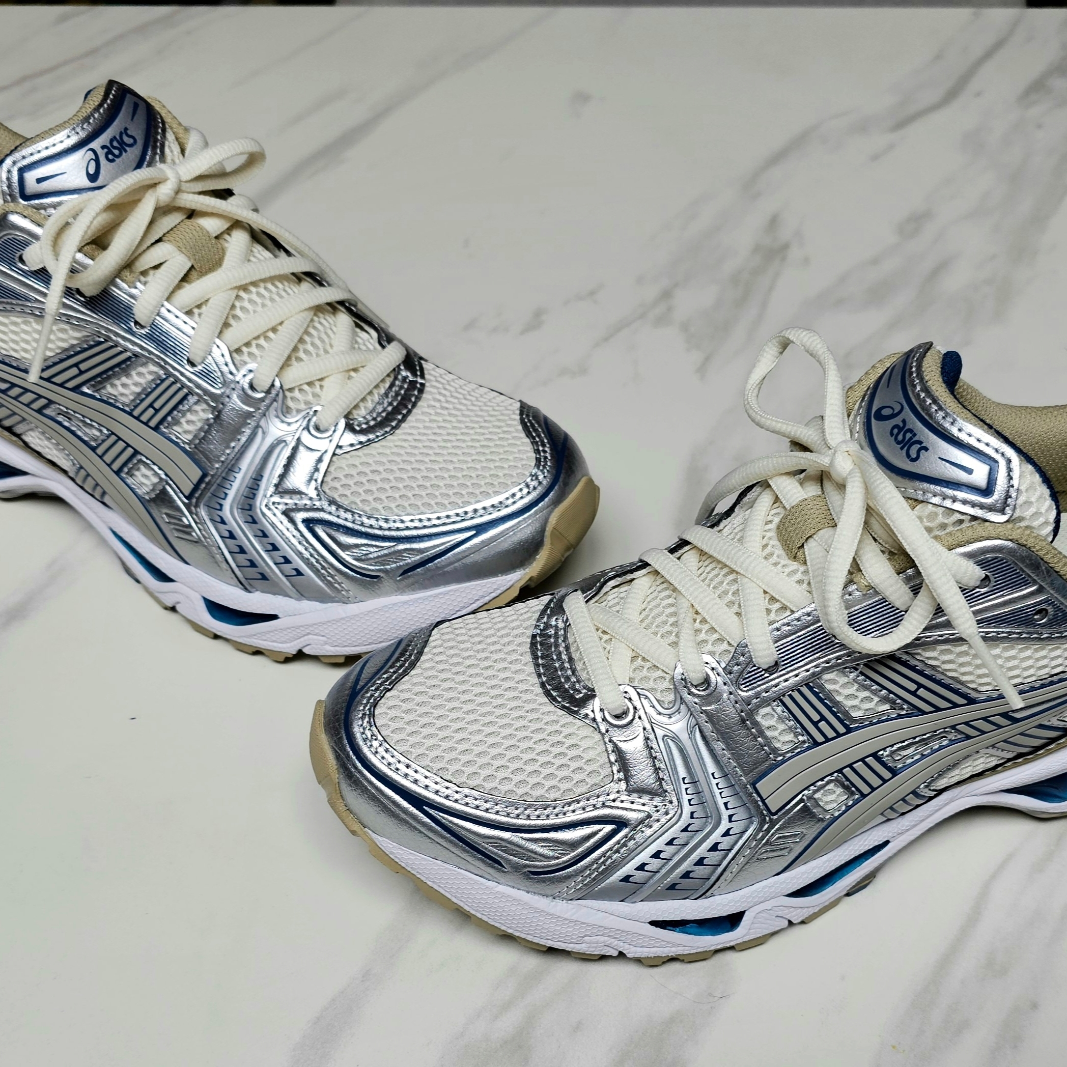Asics Gel-Kayano 14 Cream Pure Silver 착용 스타일
