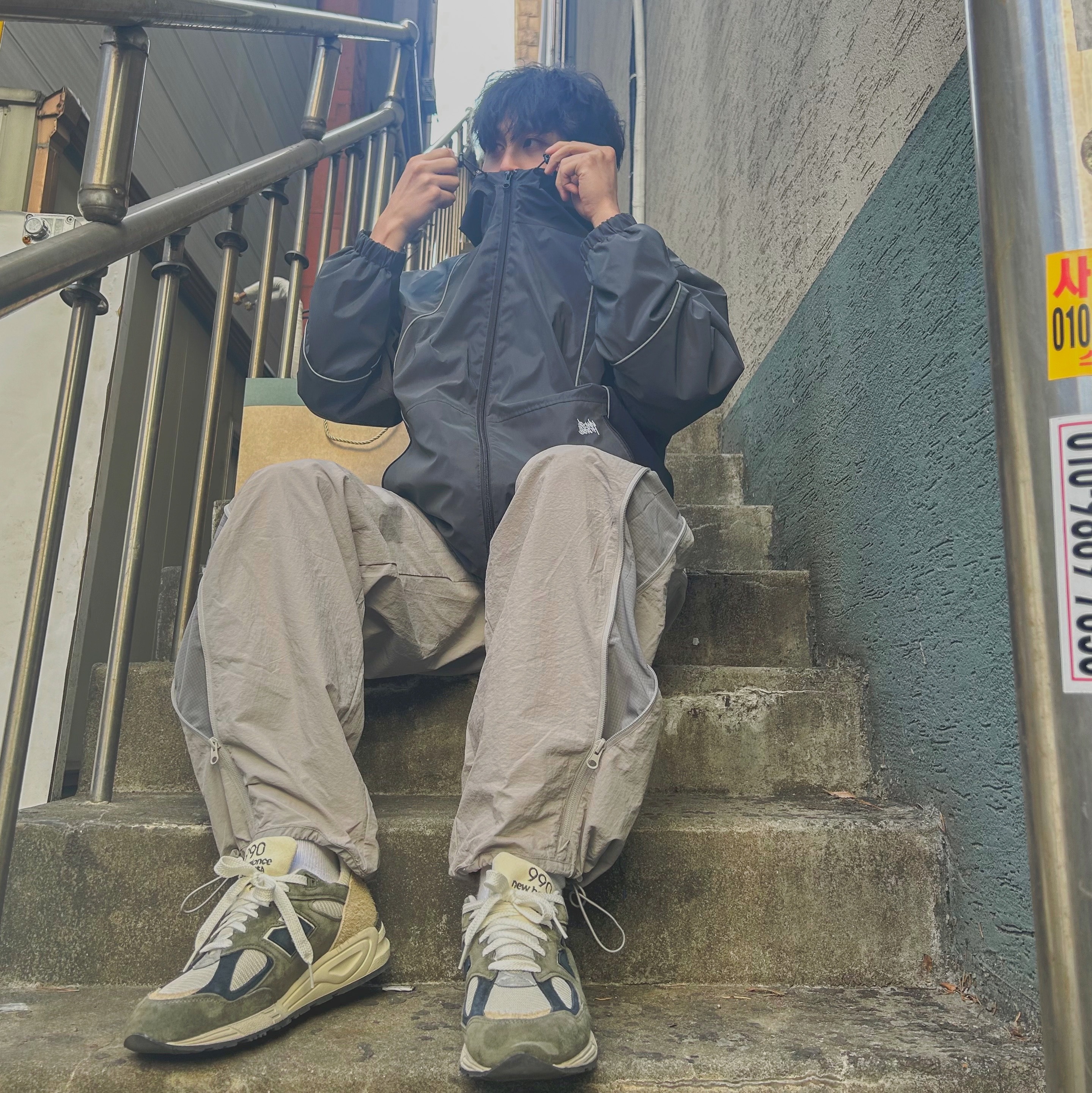 New Balance 990v2 Made in USA Grey Tan 착용 스타일