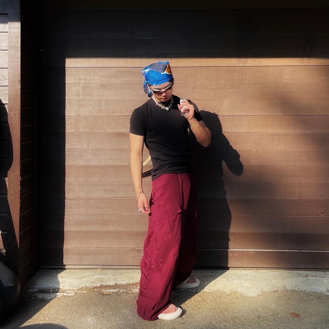 Nos Couleurs Pupa Shirring Cargo Pants Burgundy 착용 스타일 - 2