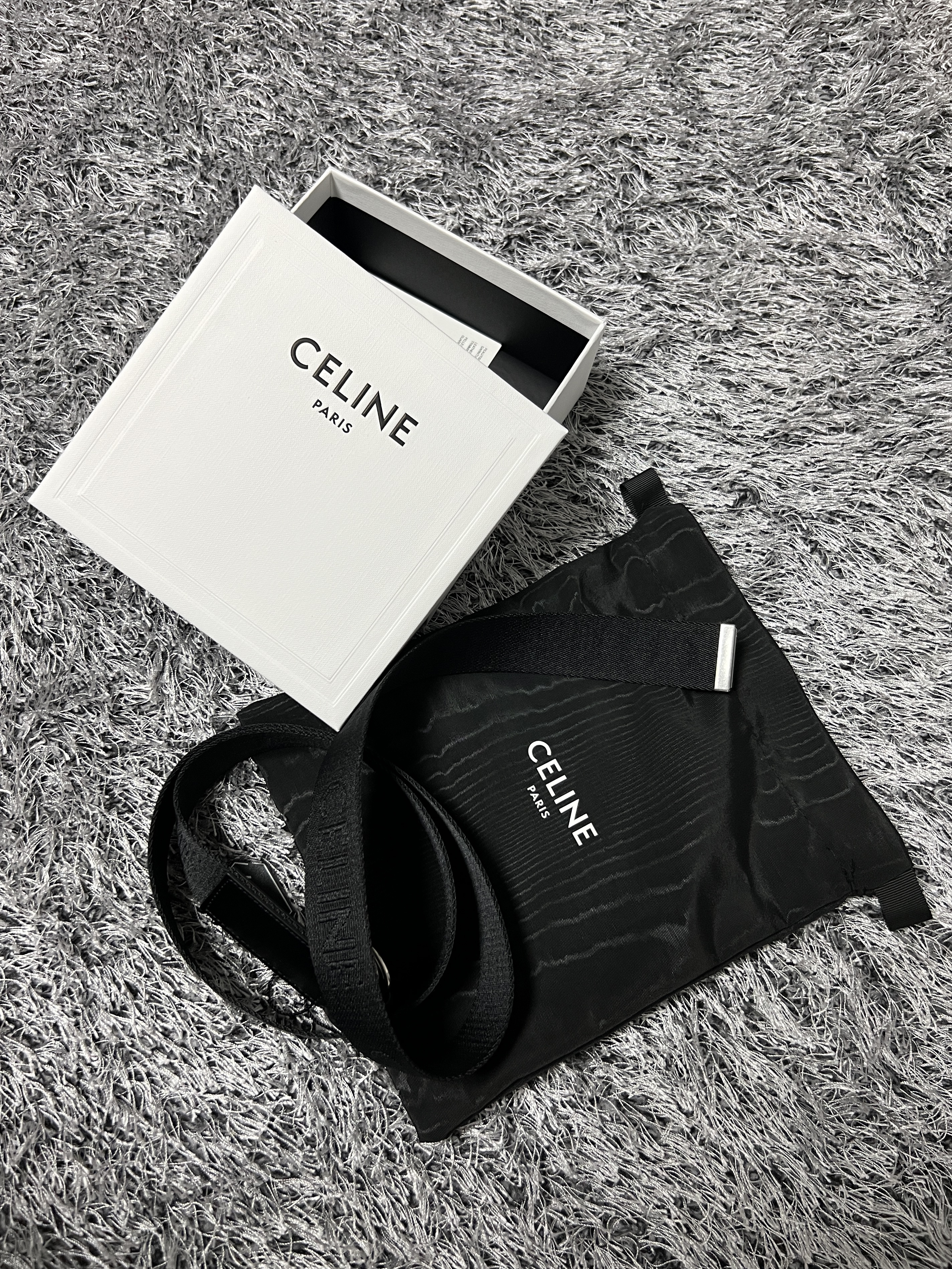 Celine Medium Double Ring Belt in Jacquard Textile and Calfskin Black 착용 스타일 - 1