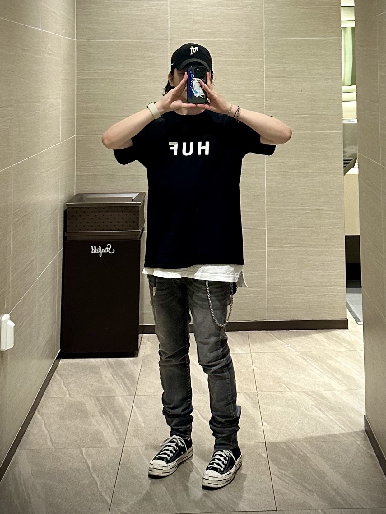 Undermycar Legion.03 Slim Fit Blue Stitch Washed Jeans Washed Gray, Supreme Chain Zippo Silver - 23SS 착용 스타일 - 1