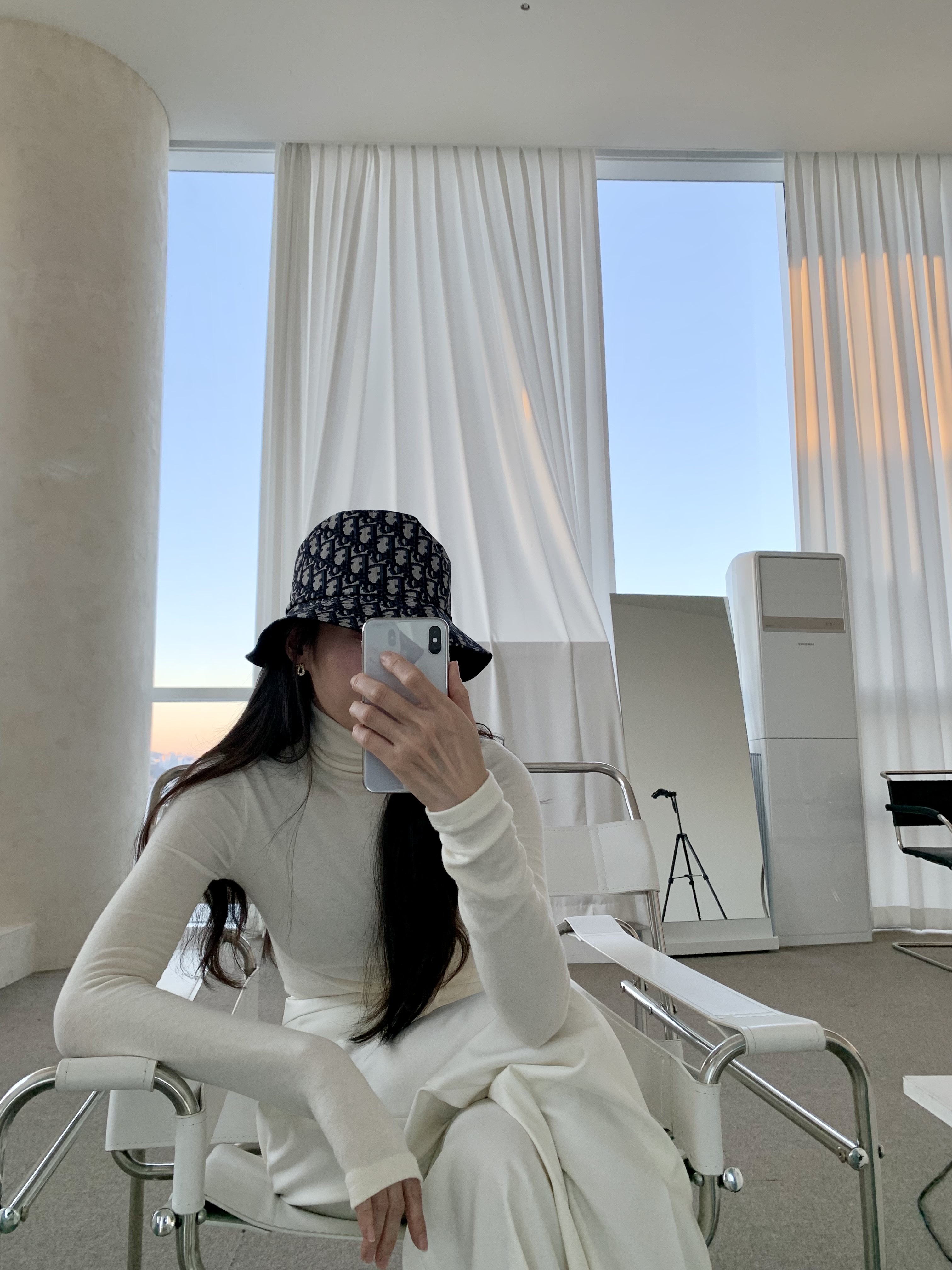 (W) Dior Reversible Teddy-D Small Brim Bucket Hat Black Cotton Blend 착용 스타일 - 3