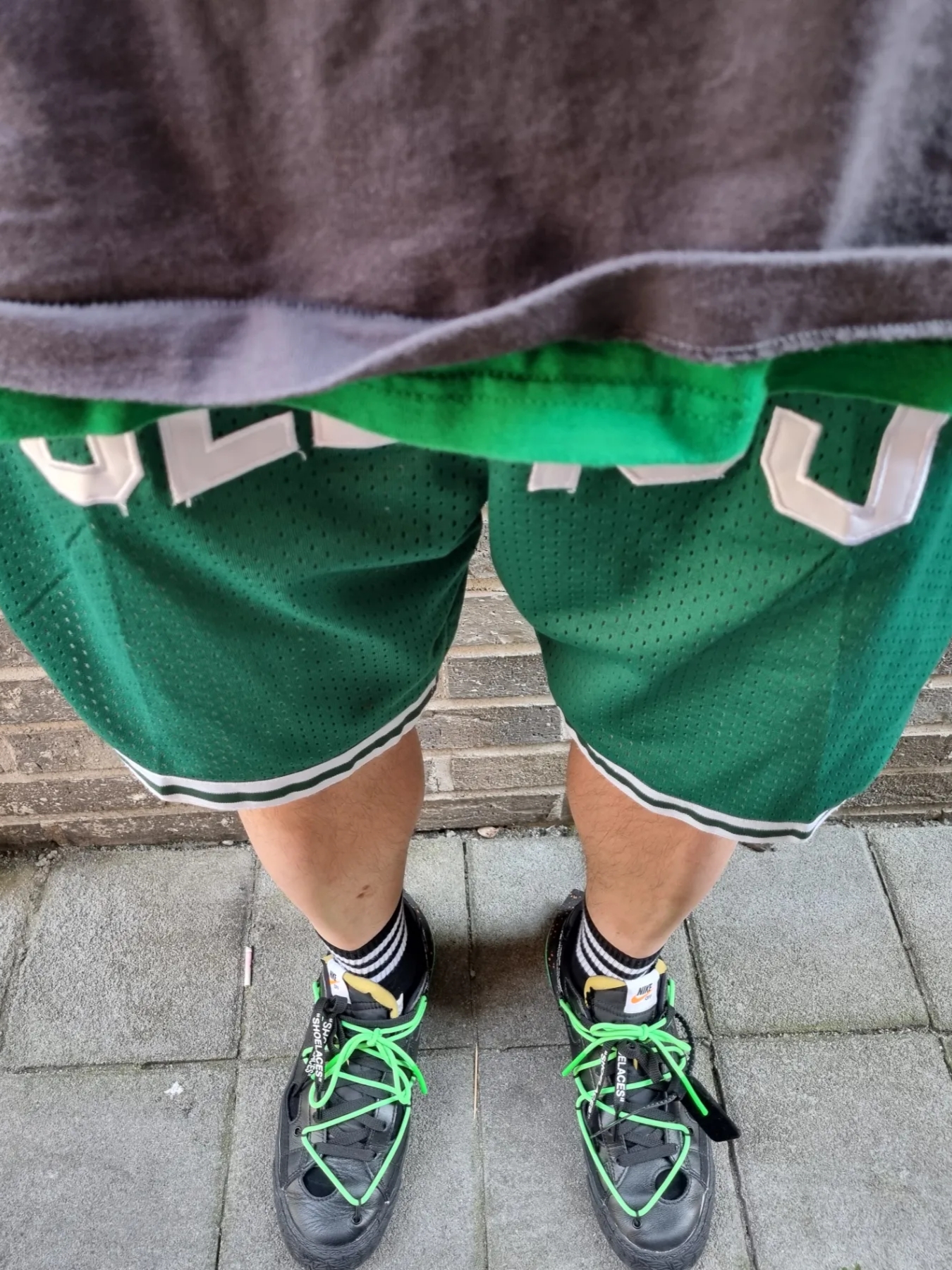 Nike x Off-White Blazer Low '77 Black and Electro Green 착용 스타일 - 3