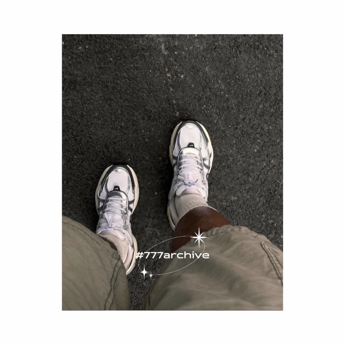 Nike V2K Run Summit White Metallic Silver 착용 스타일 - 2