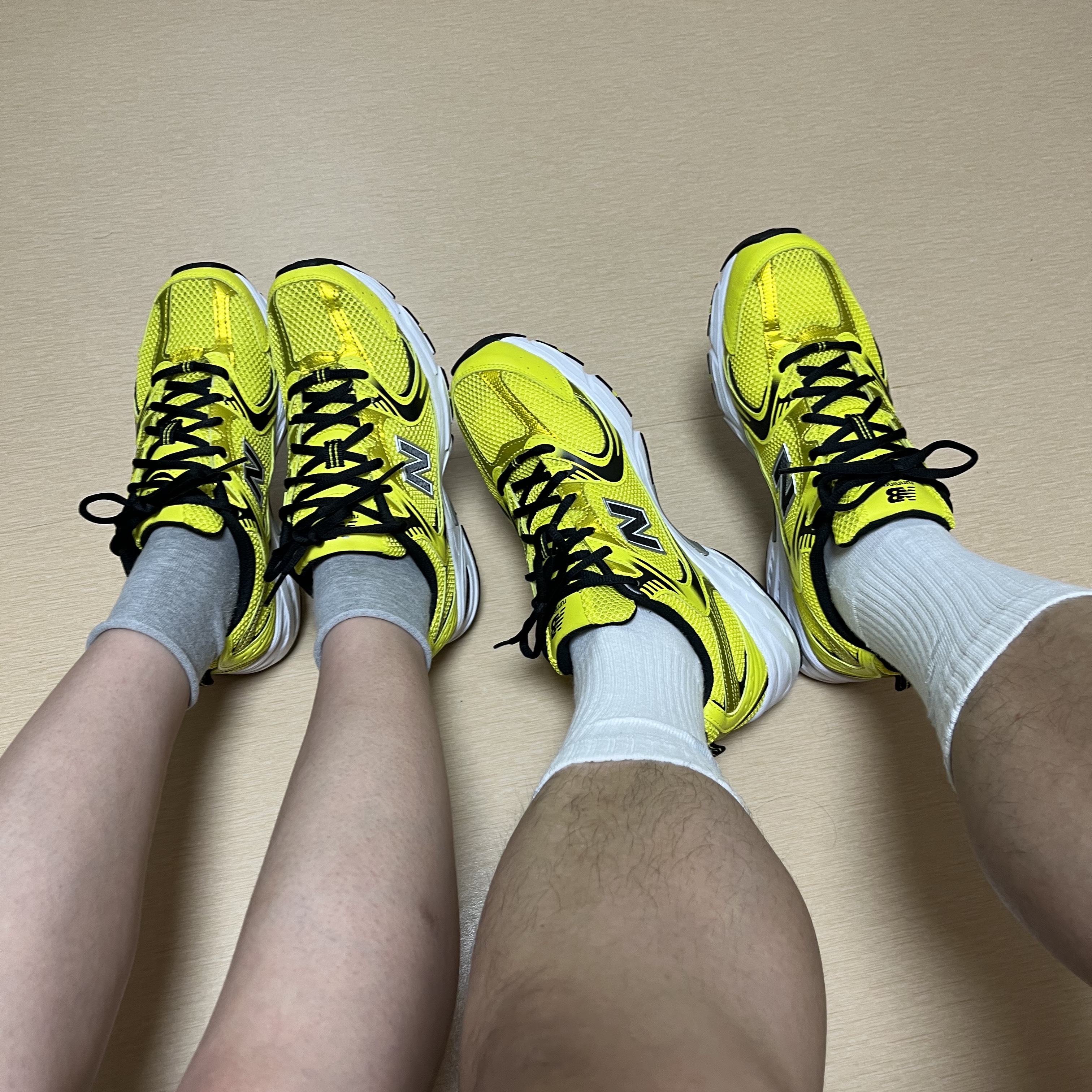 New Balance 530 Yellow 착용 스타일
