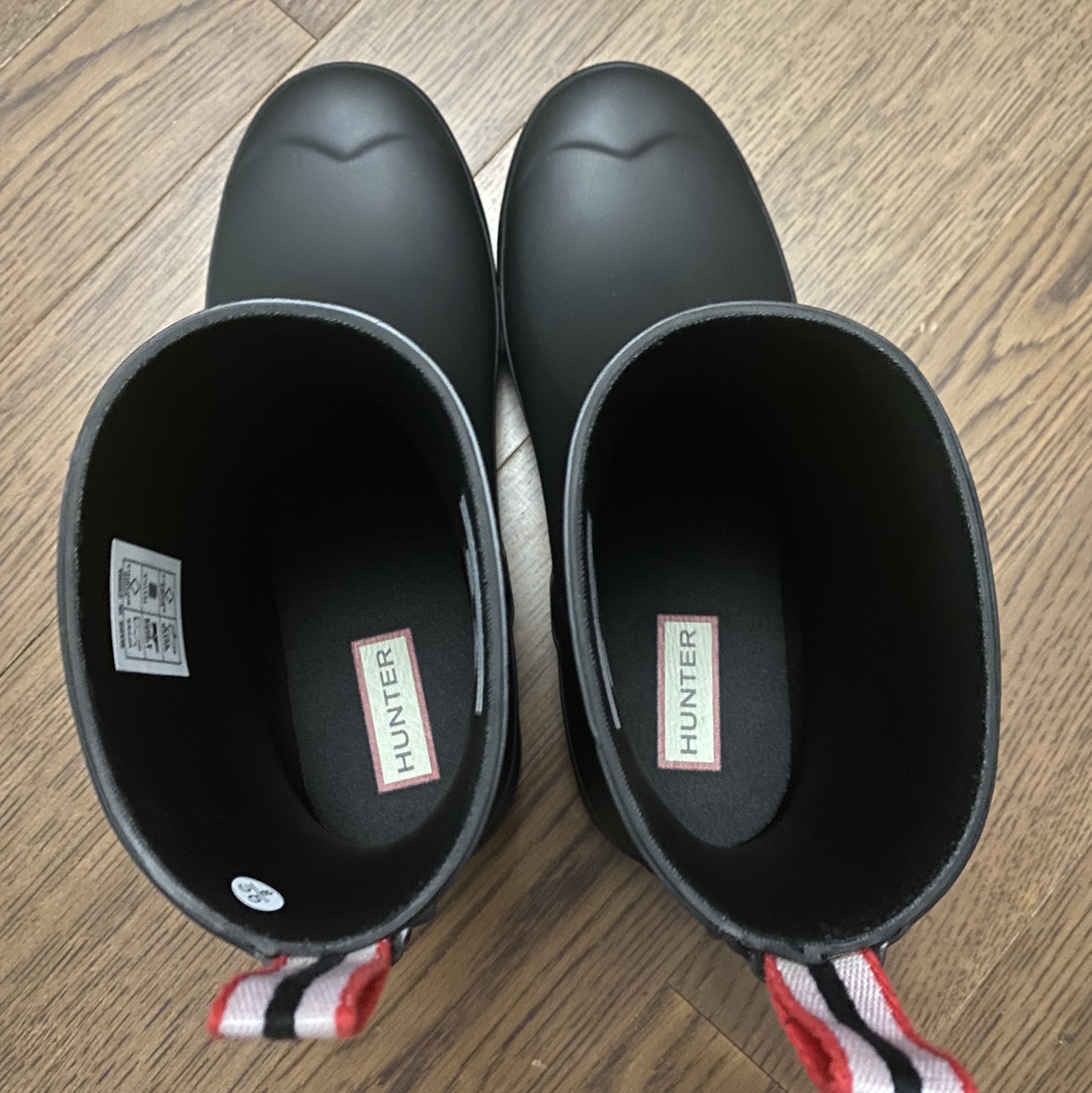 (W) Hunter Play Short Rain Boots Black 착용 스타일 - 3