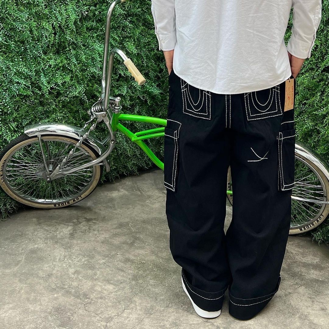 True Religion Classic Cargo Pants Mk-1 Black 착용 스타일