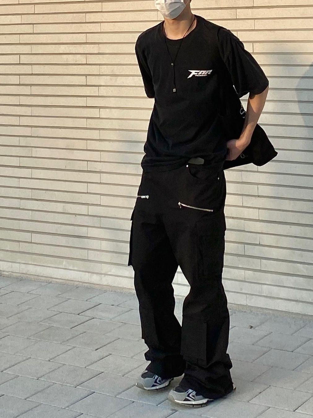 [KREAM 단독] OMO Double Pocket Bootscut Pants Black 착용 스타일