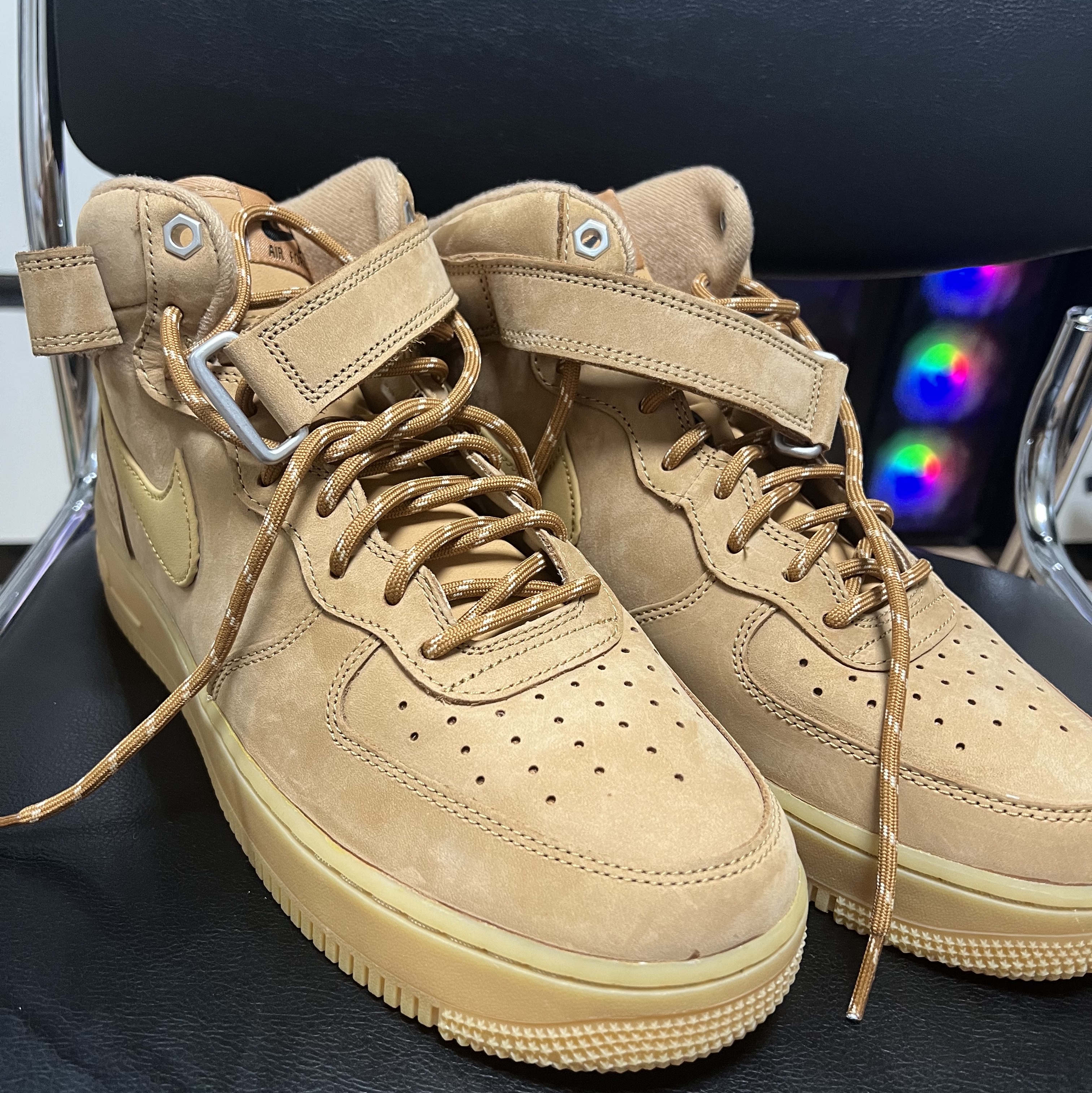 Nike Air Force 1 Mid '07 WB Flax 착용 스타일